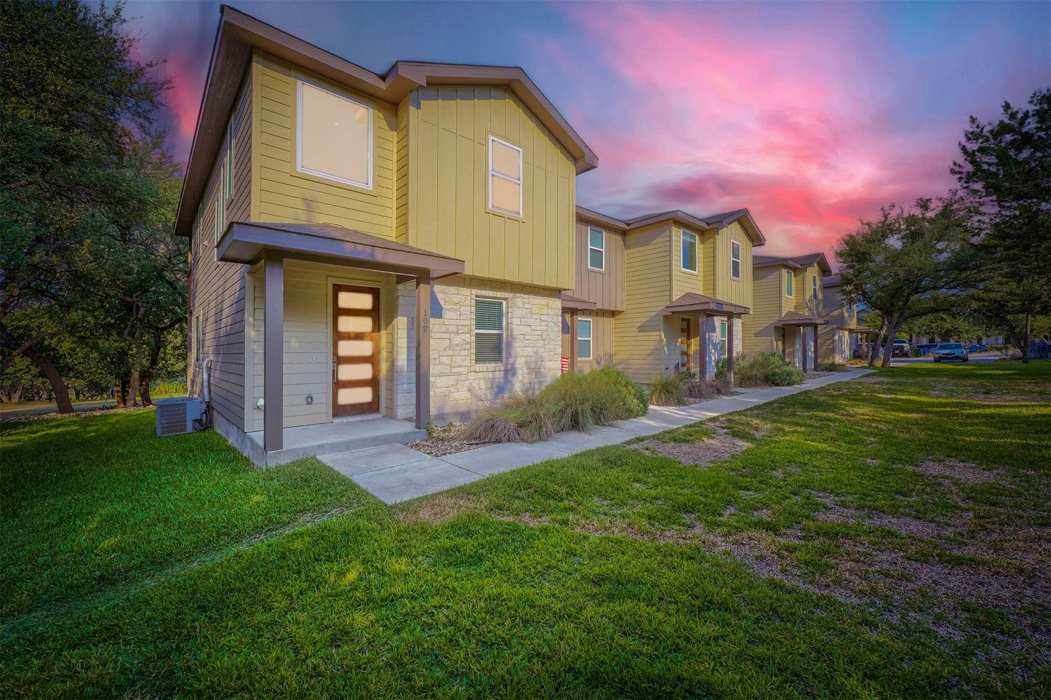 18800 Hogan CIR