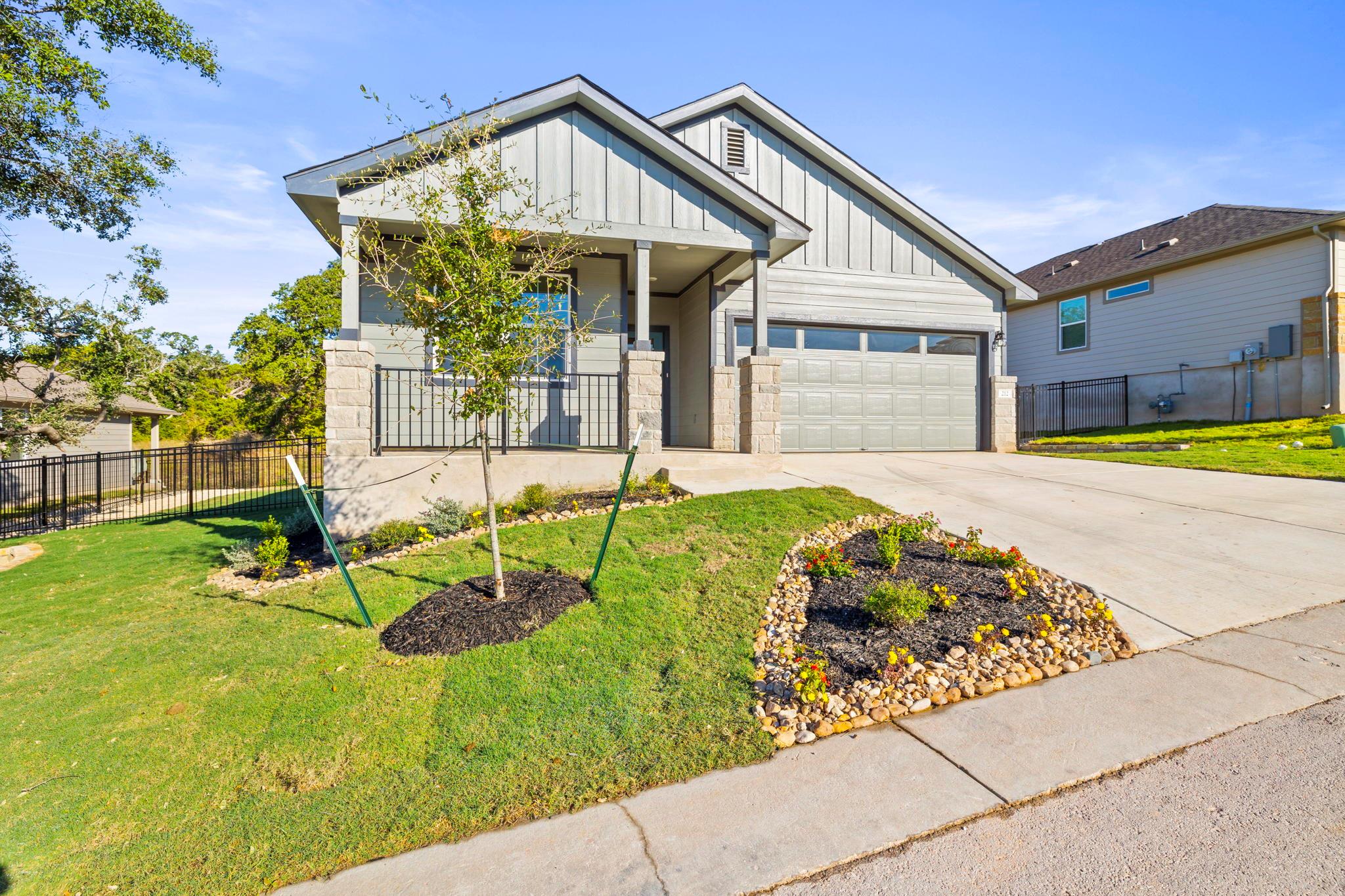 212 Florenz LN — photo 3