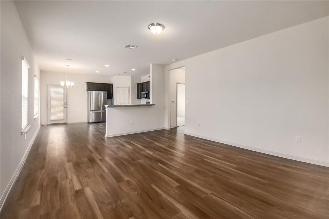 109 Kleberg CT — photo 3