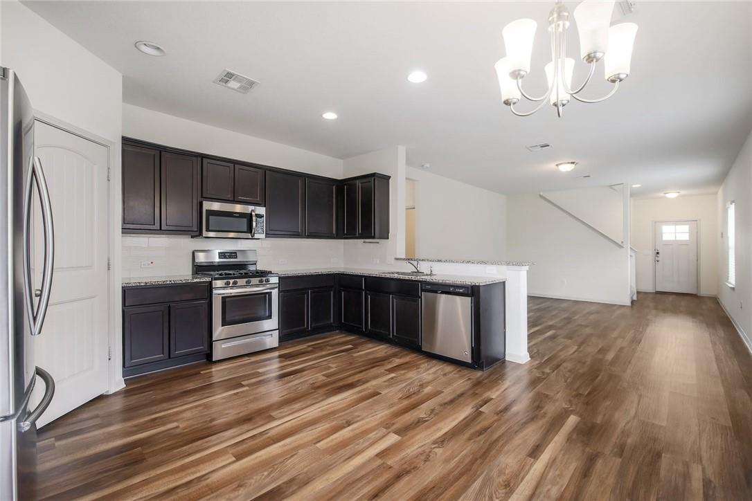 109 Kleberg CT — photo 4