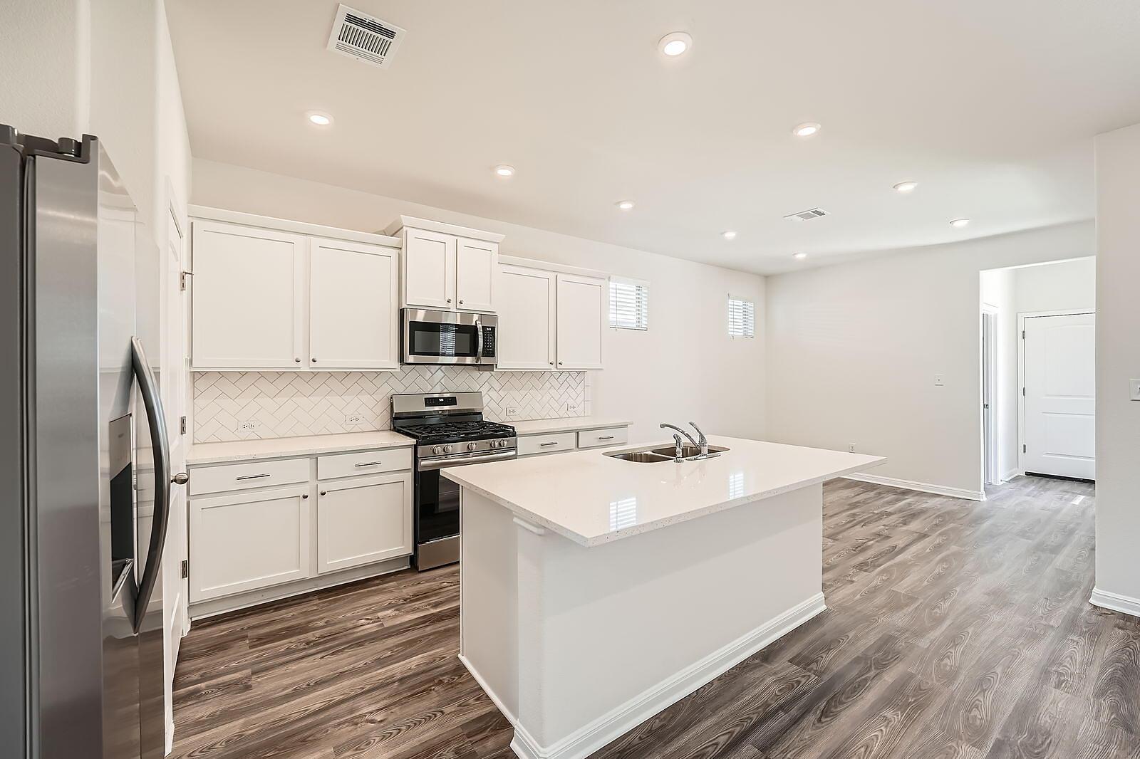 200 Weaver LN — photo 3