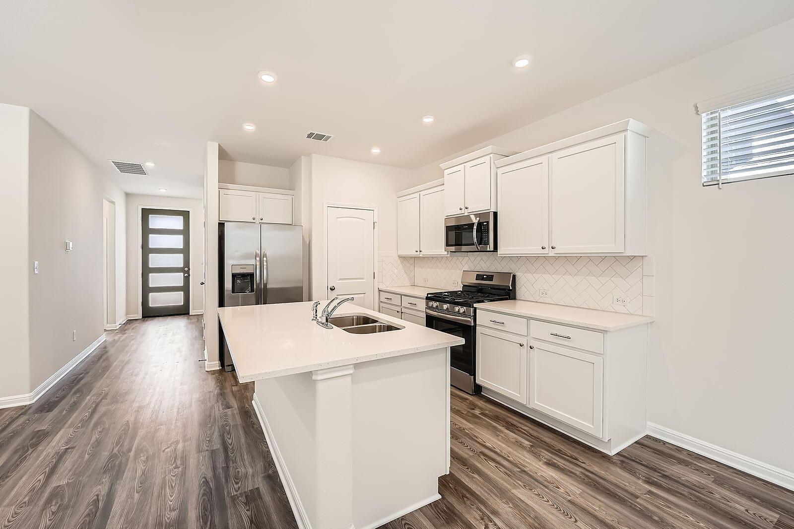 200 Weaver LN — photo 4