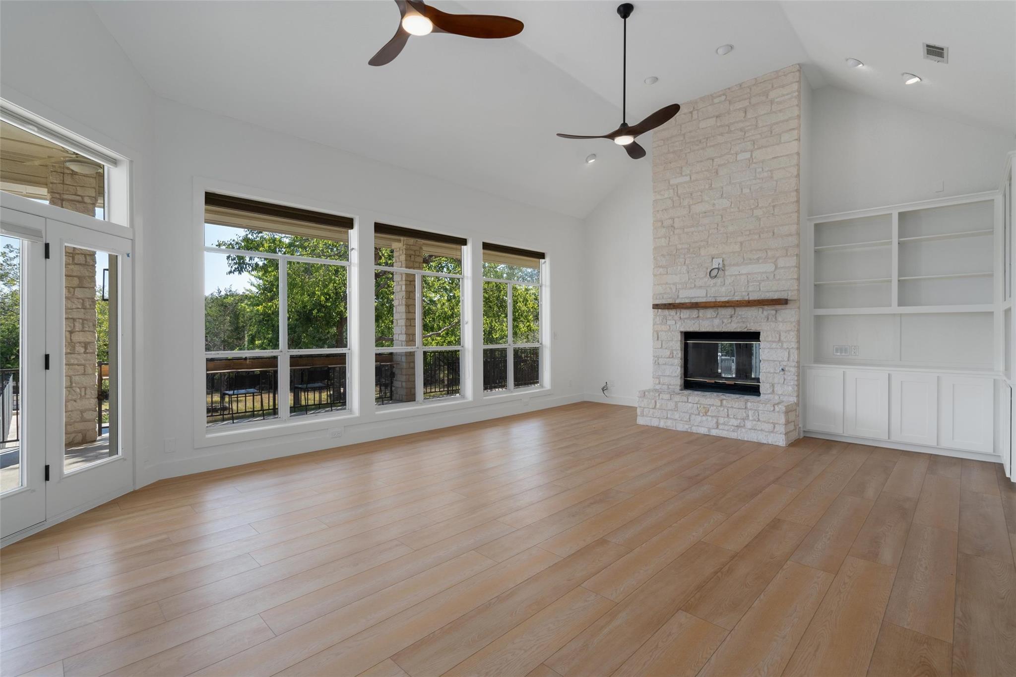 401 Roy Creek LN — photo 4