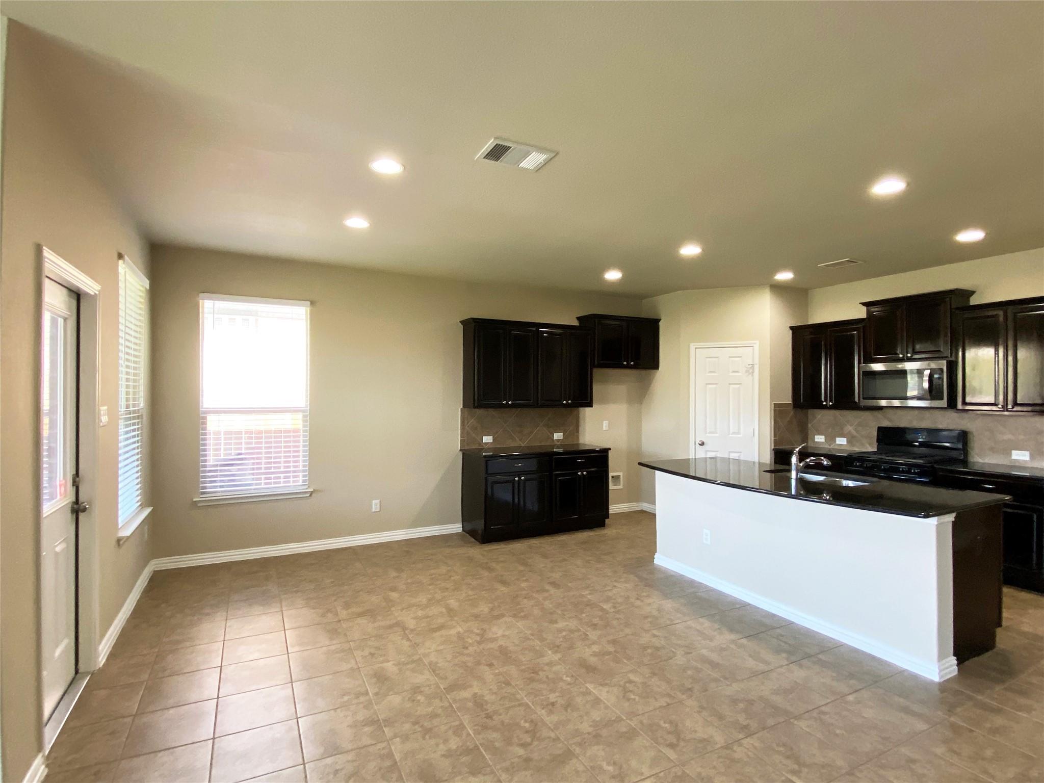 2009 Mary Ella DR — photo 5