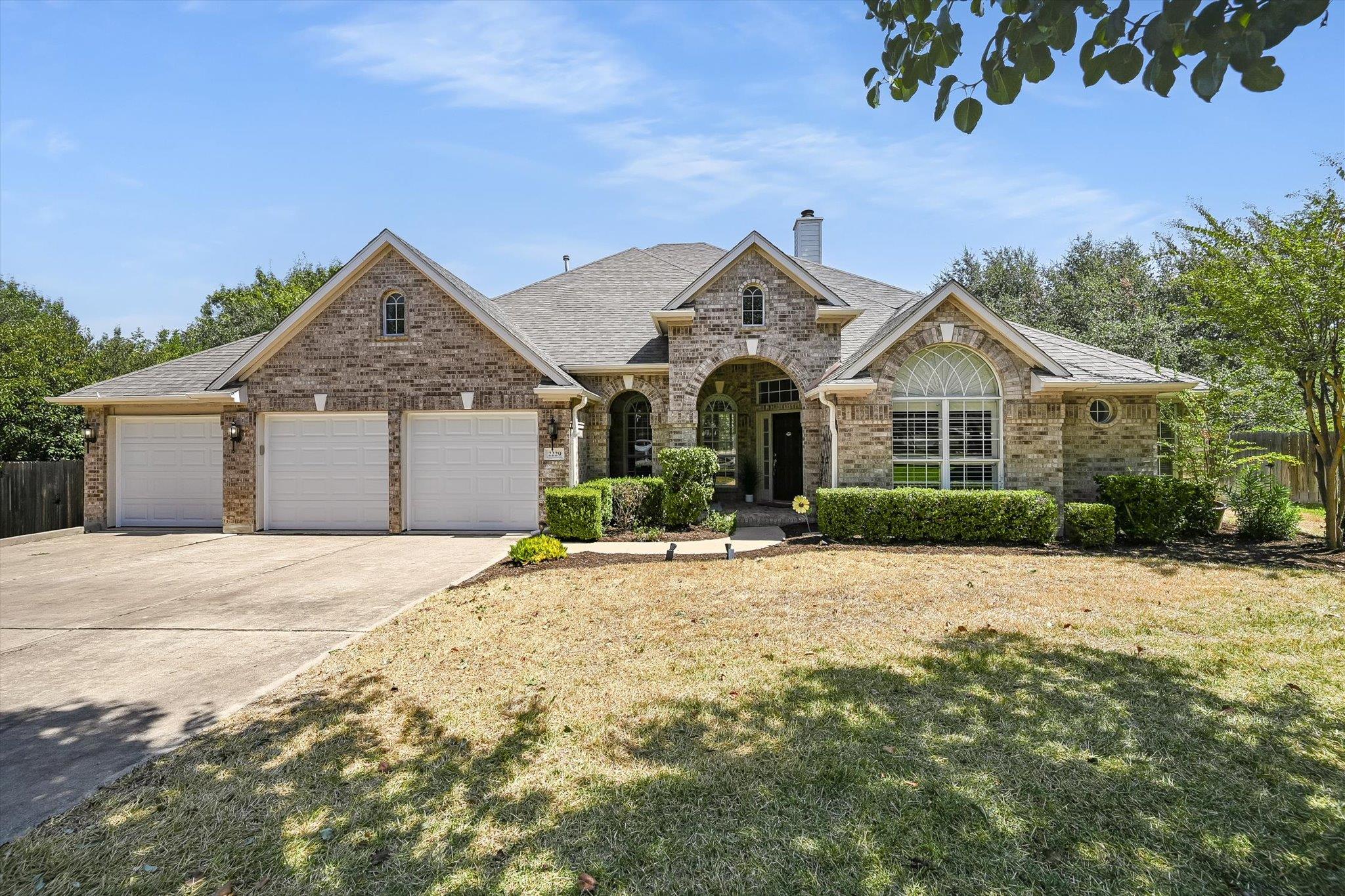 2229 Buena Vista LN