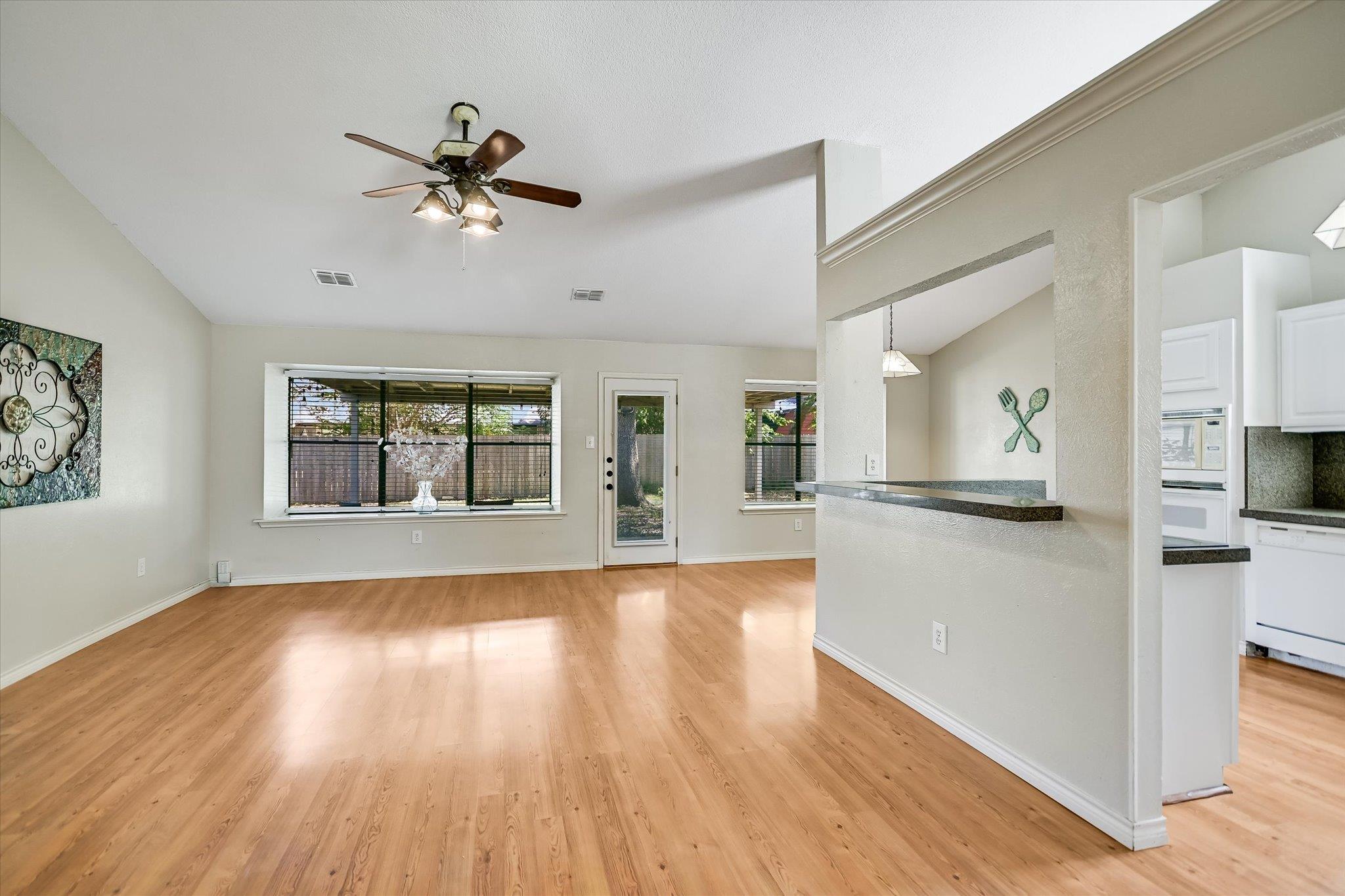 1602 Messick LOOP — photo 4