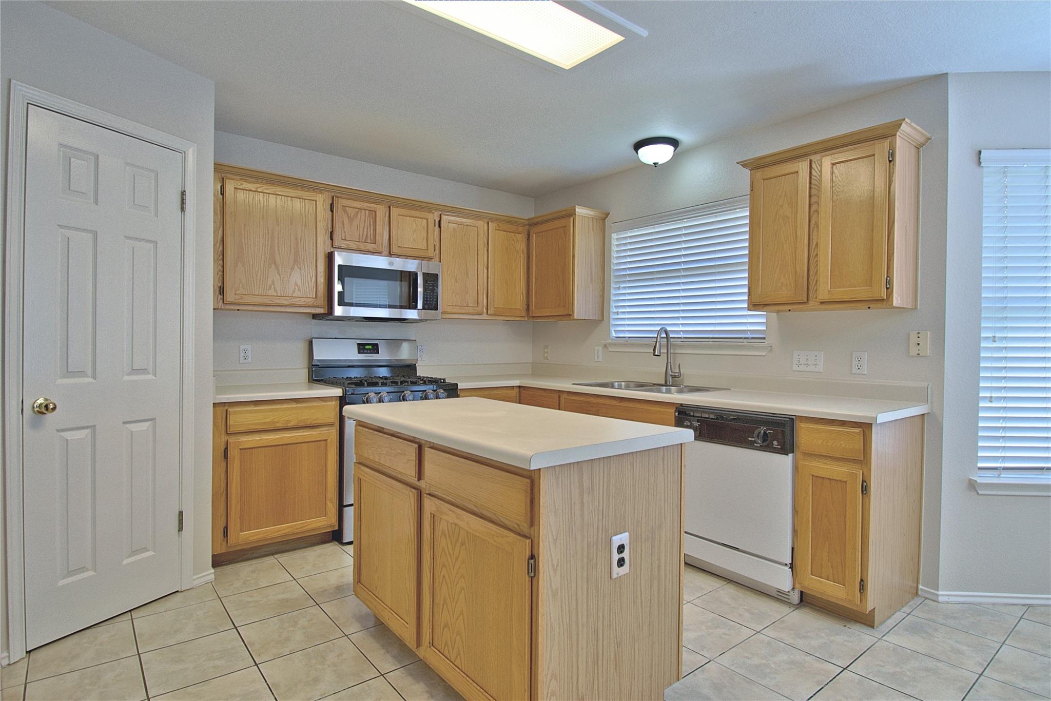 3224 Texas Topaz DR — photo 5