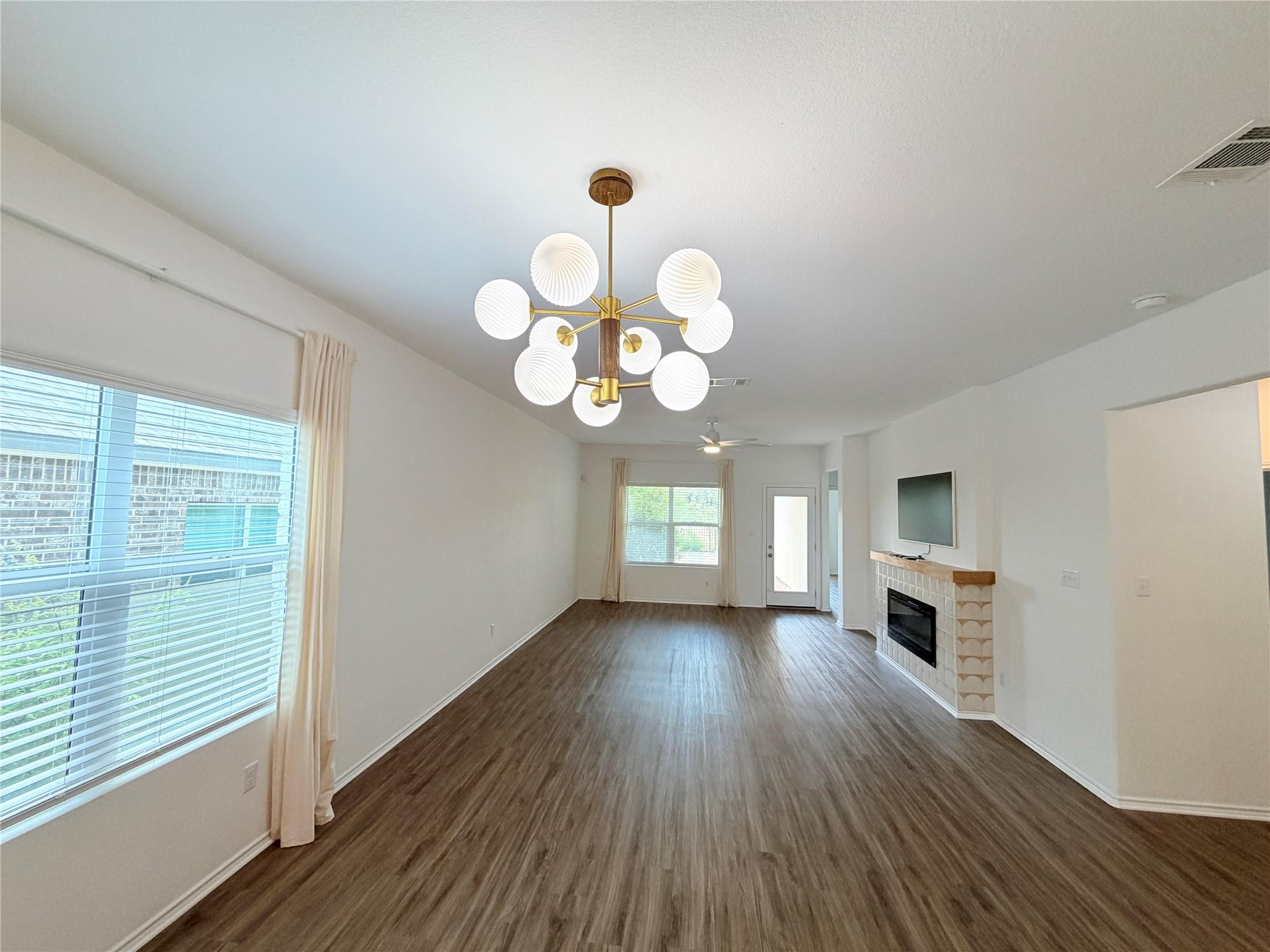 928 Legends LN — photo 3