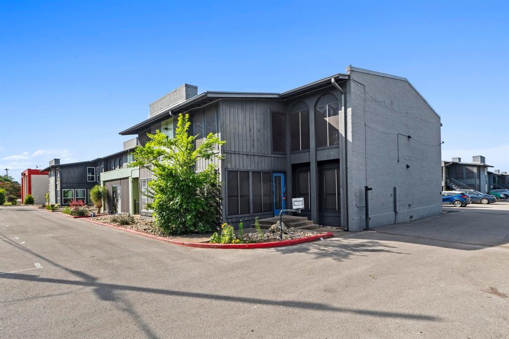909 Reinli ST