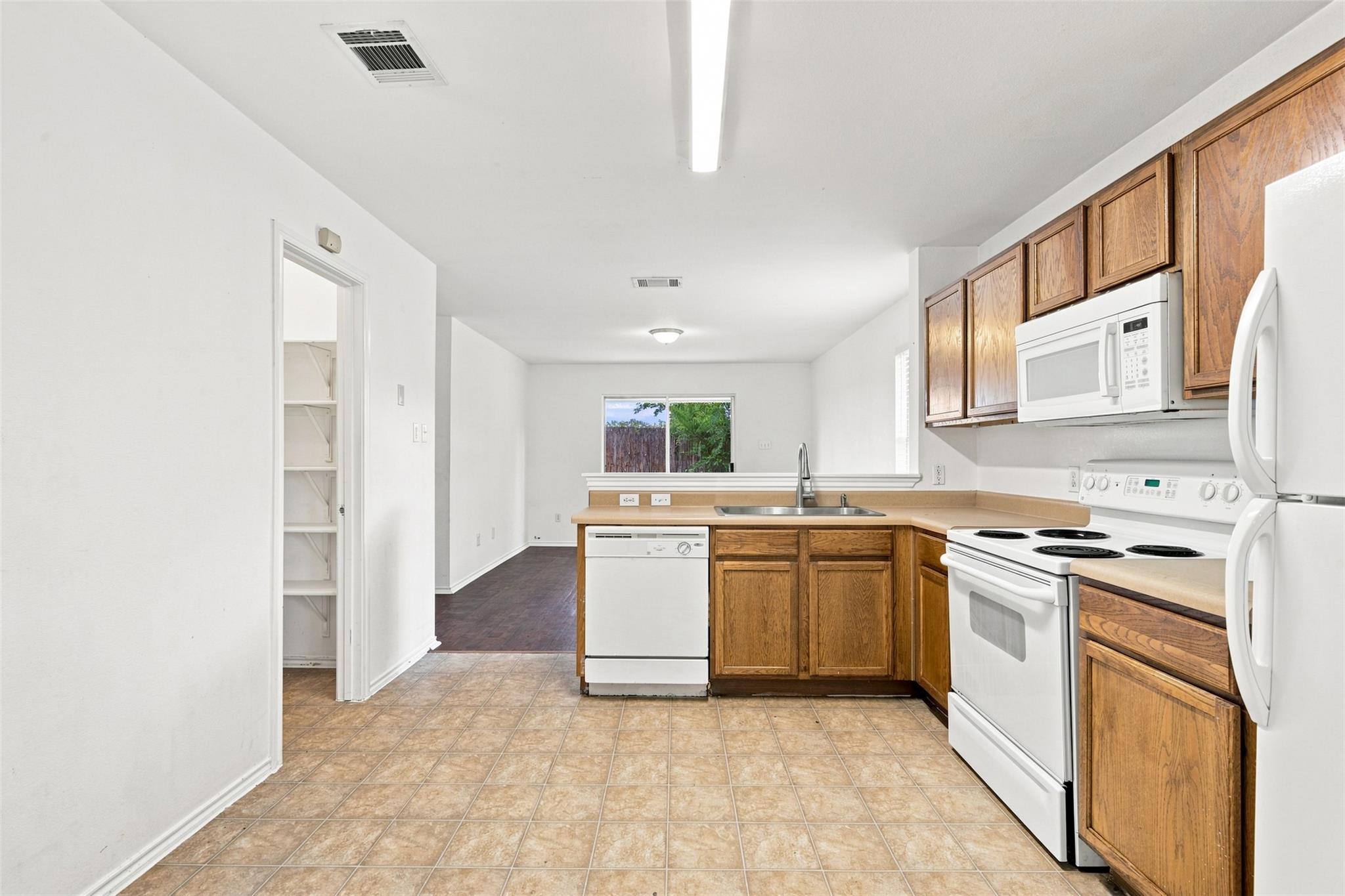 5708 Colinton Ave — photo 5