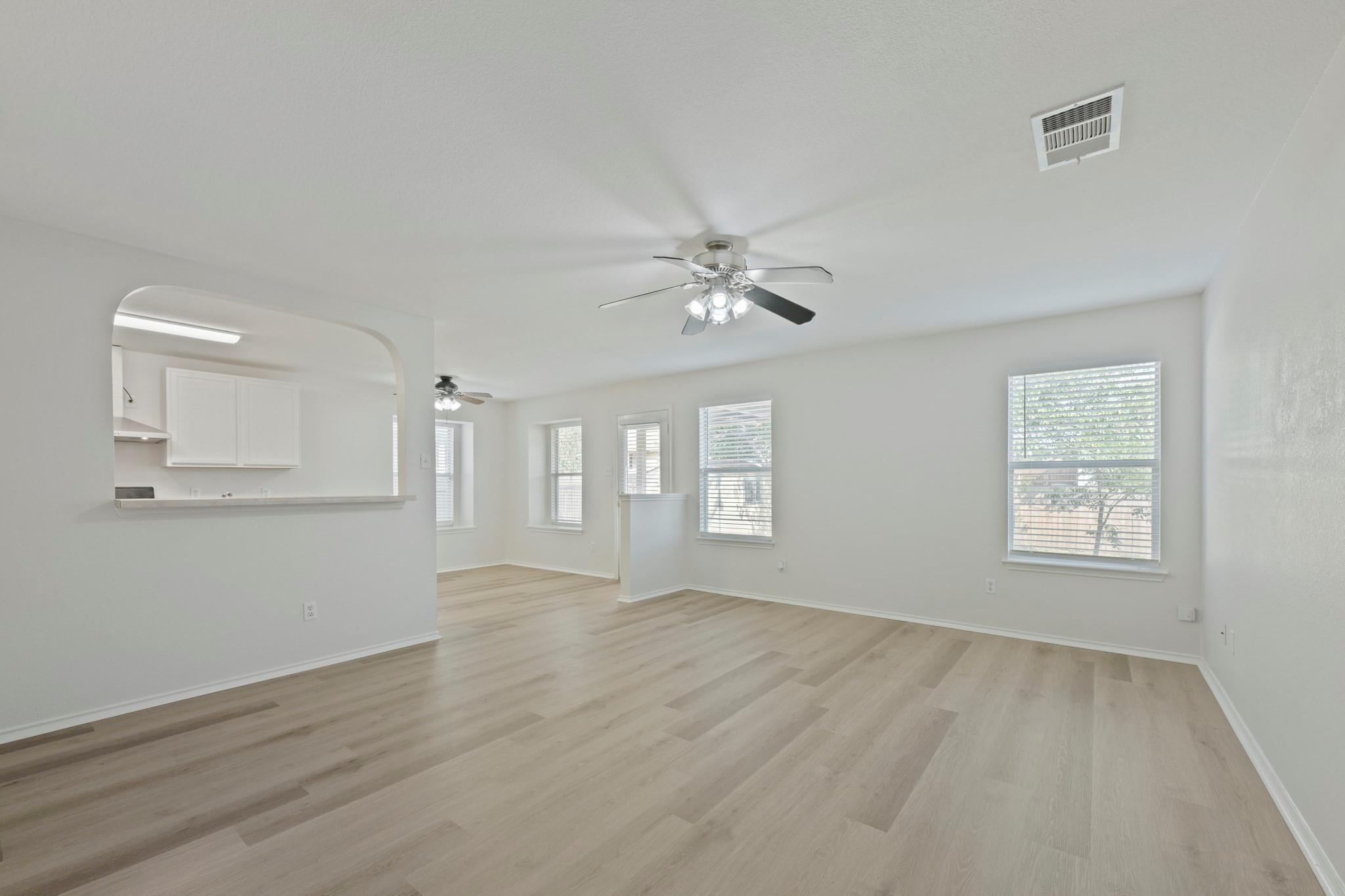 399 Paddington DR — photo 3