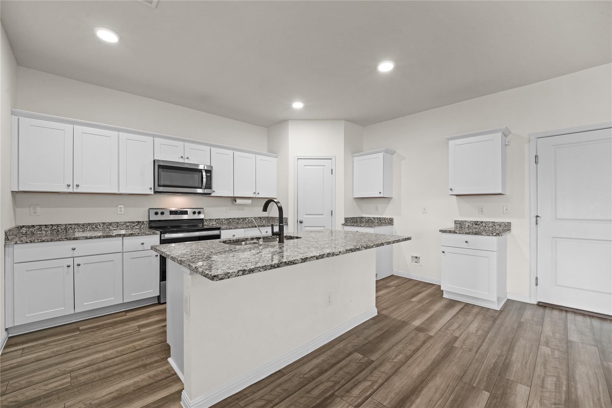 305 Red Fish LN — photo 3
