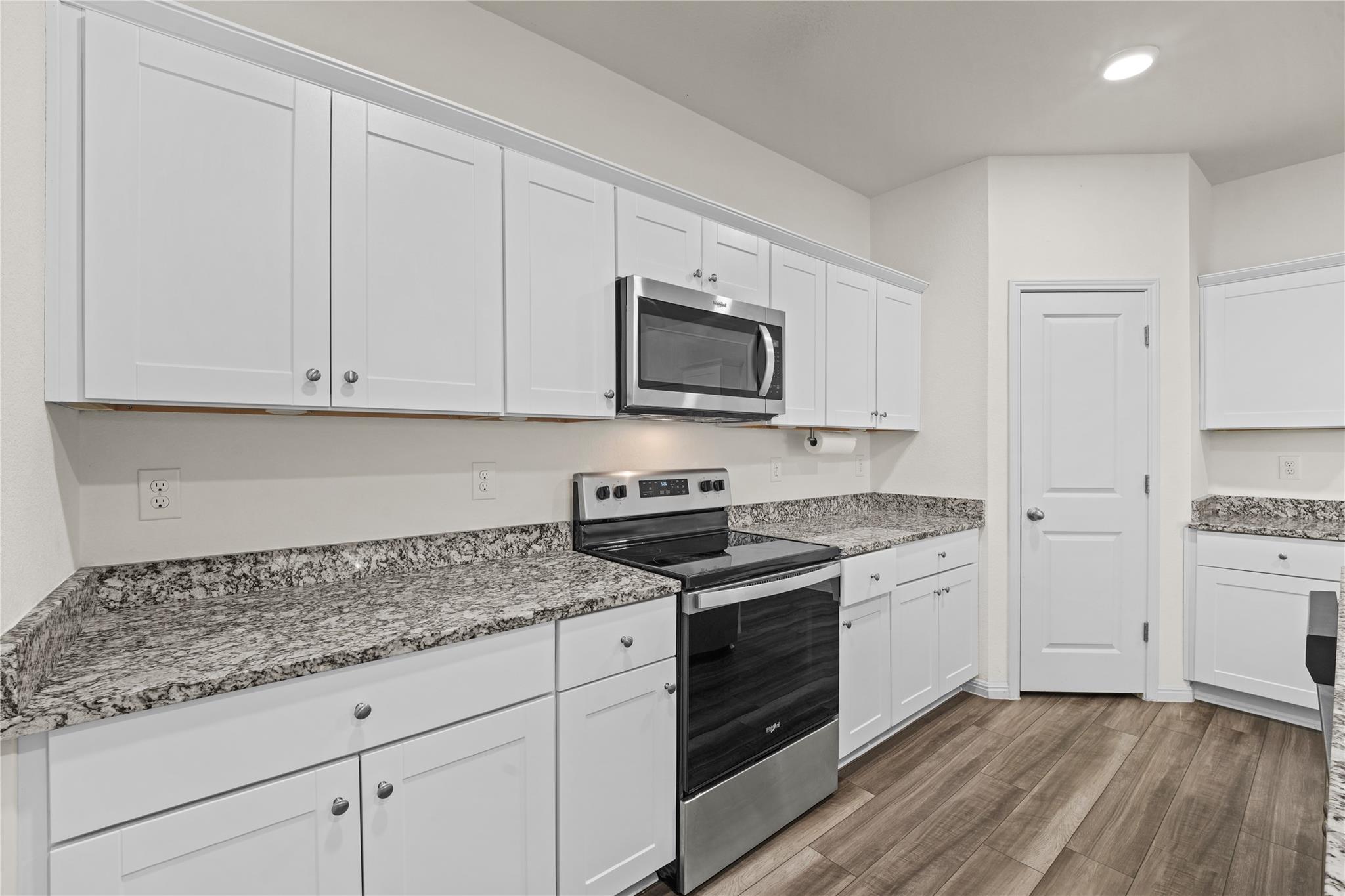 305 Red Fish LN — photo 4