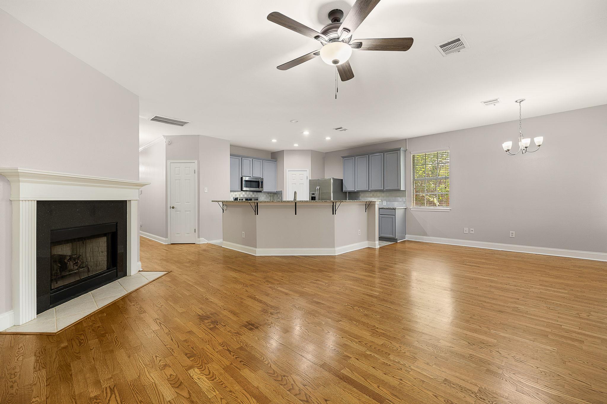 1515 Natural Bridge LN — photo 3