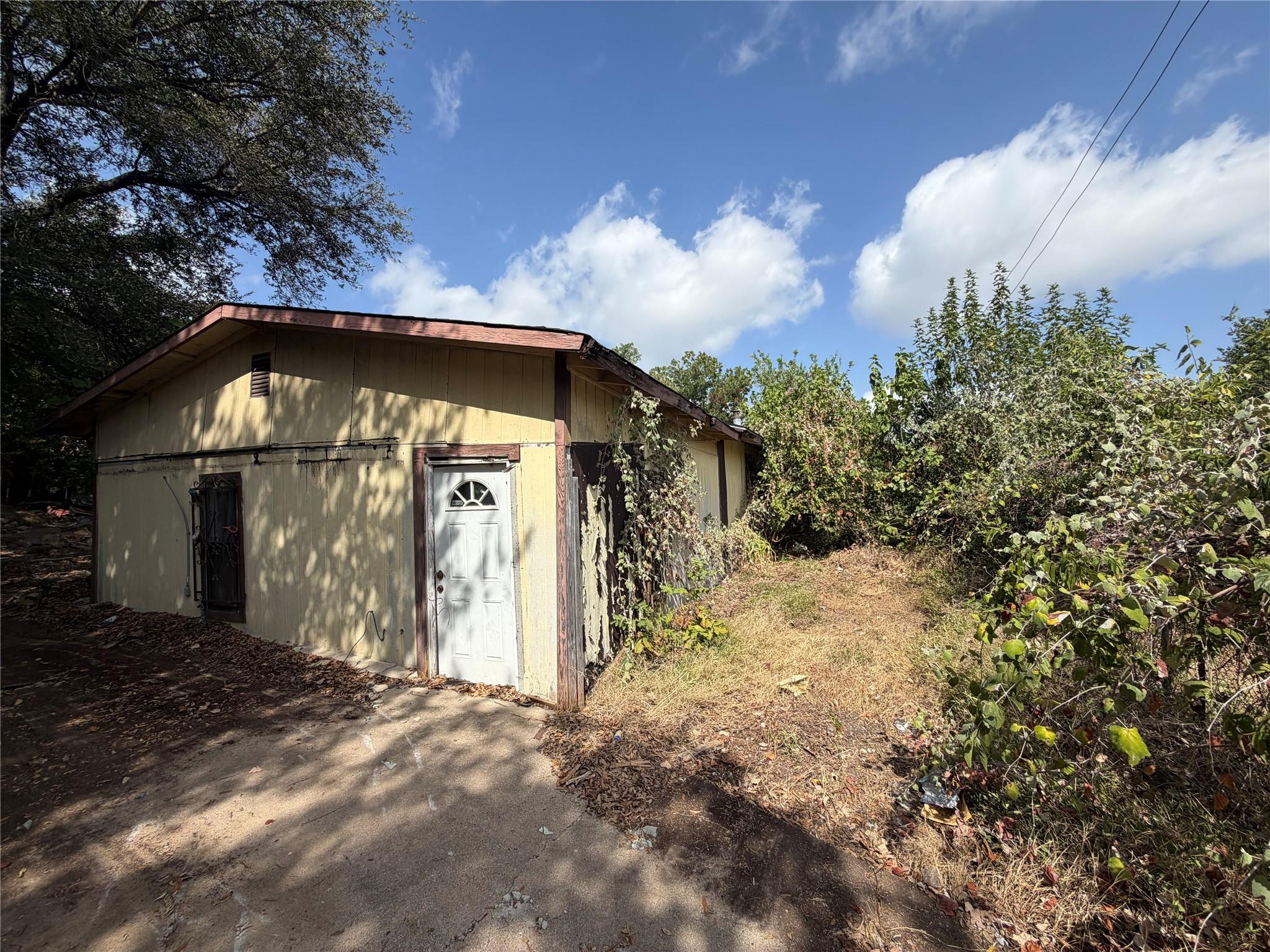 4909 Eastdale DR — photo 5