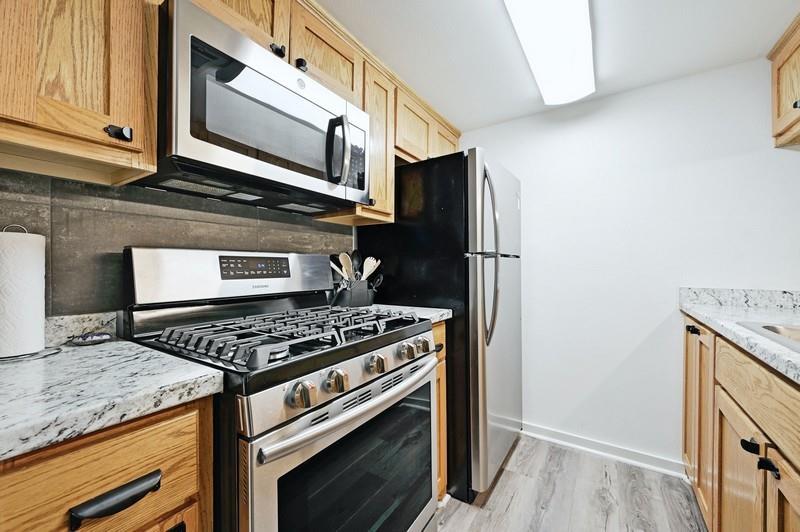 711 Eberhart LN #213 — photo 4