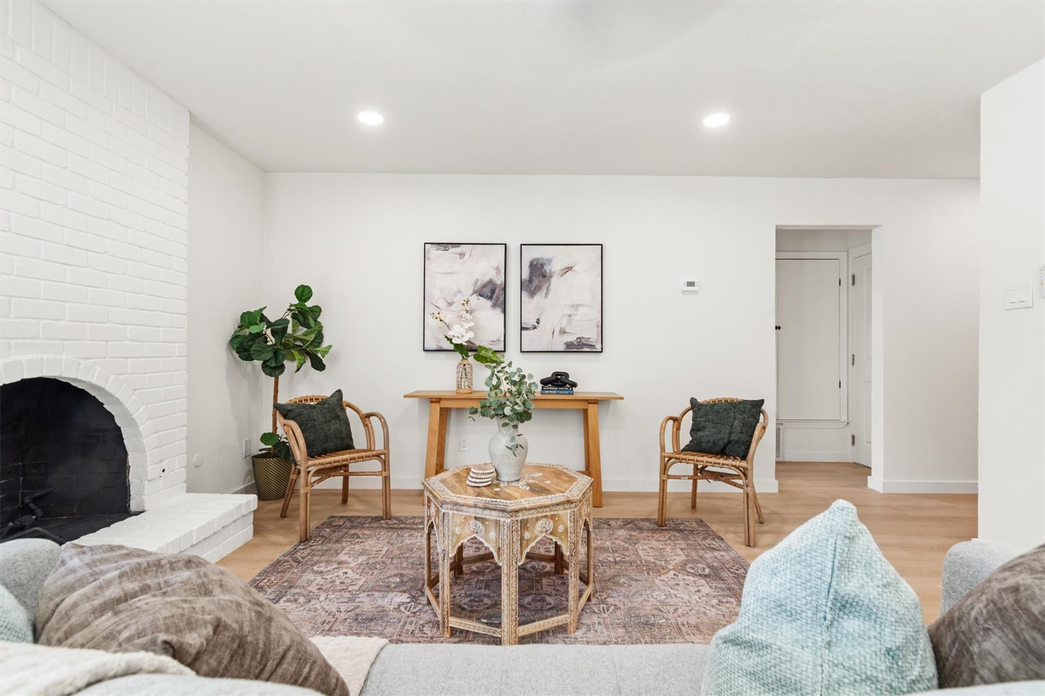 1307 Meadgreen DR — photo 3