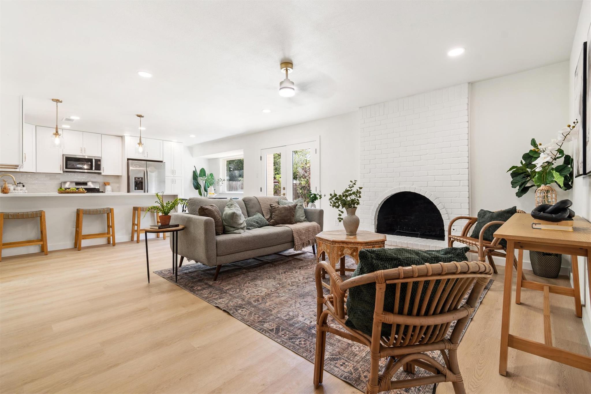 1307 Meadgreen DR — photo 4