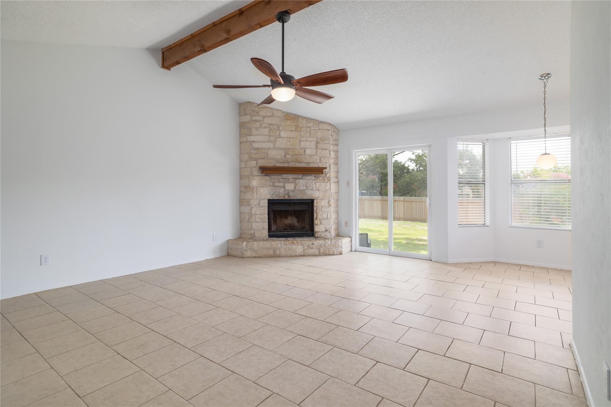 804 Lone Tree CT — photo 3