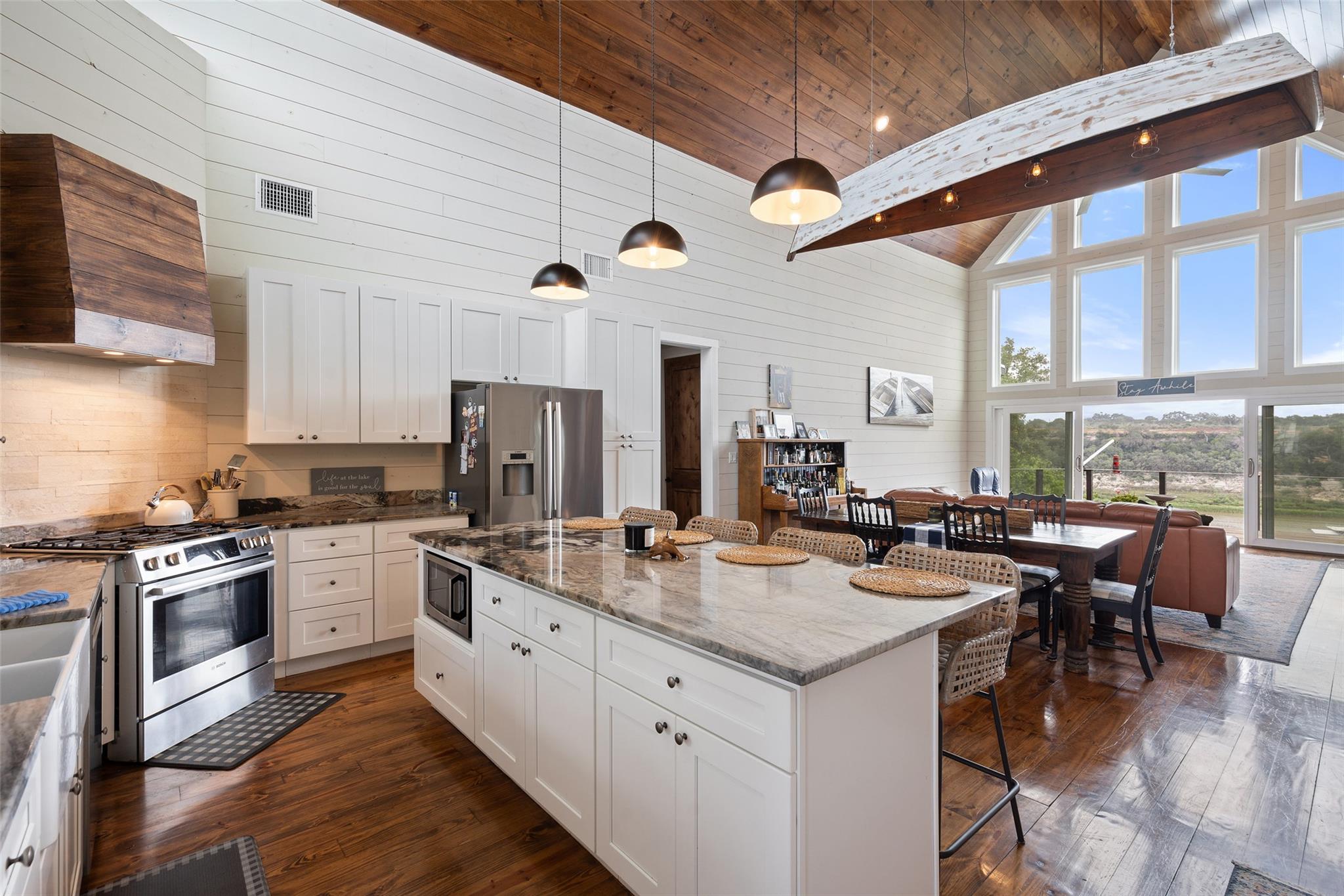 1289 Lakeshore DR — photo 5