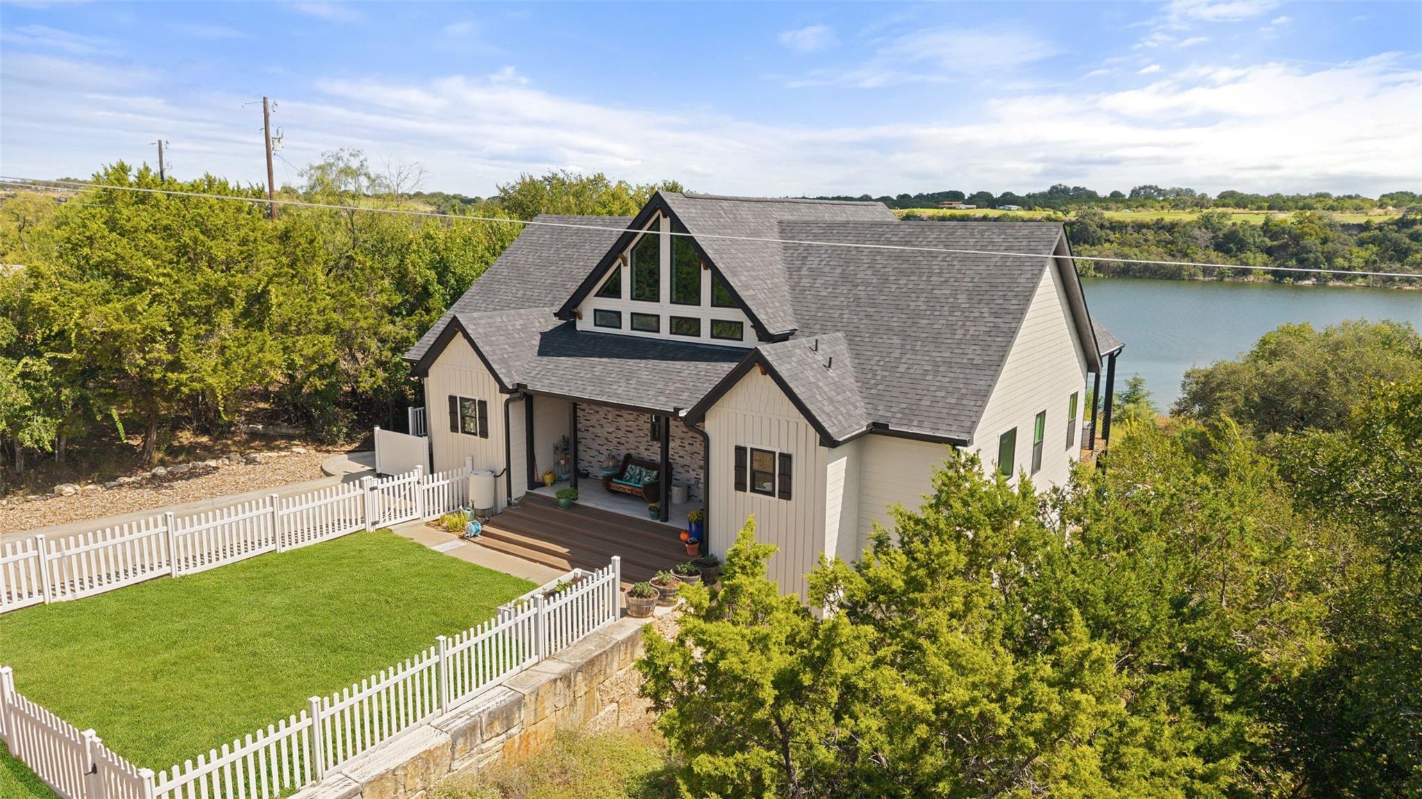 1289 Lakeshore DR — photo 3