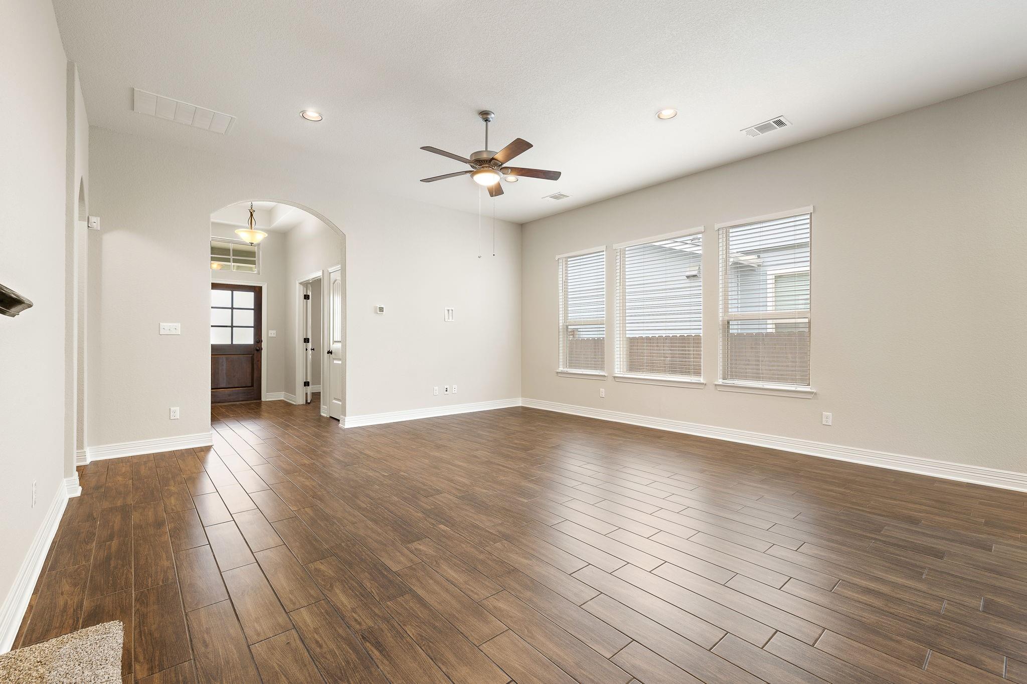 2137 Ringstaff RD — photo 4