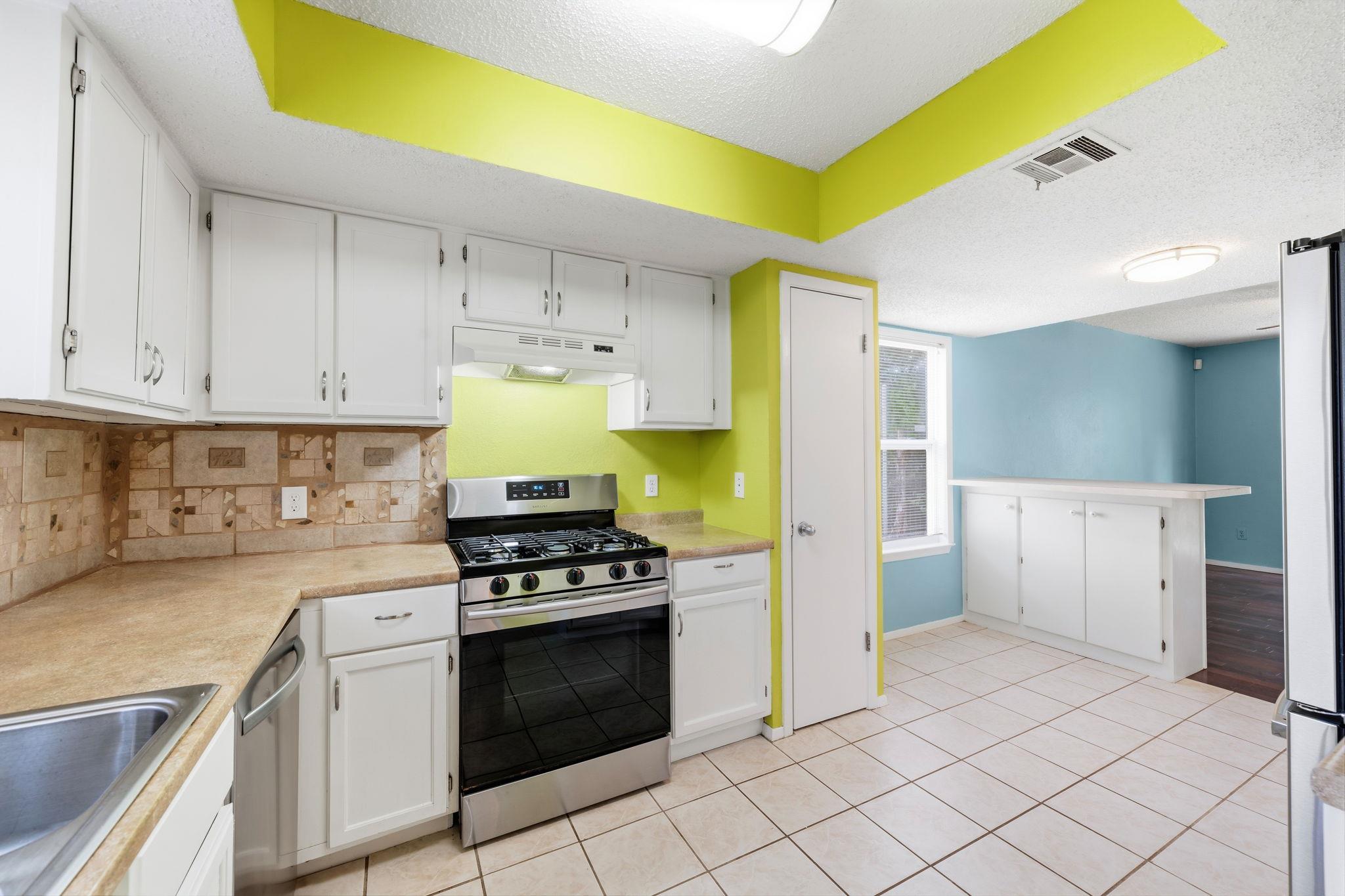 8308 Hanbridge LN — photo 3