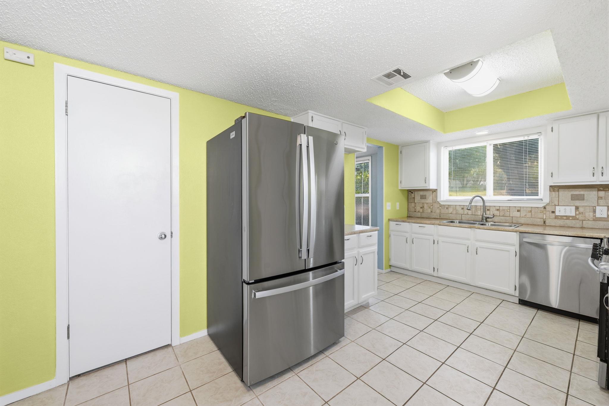 8308 Hanbridge LN — photo 4