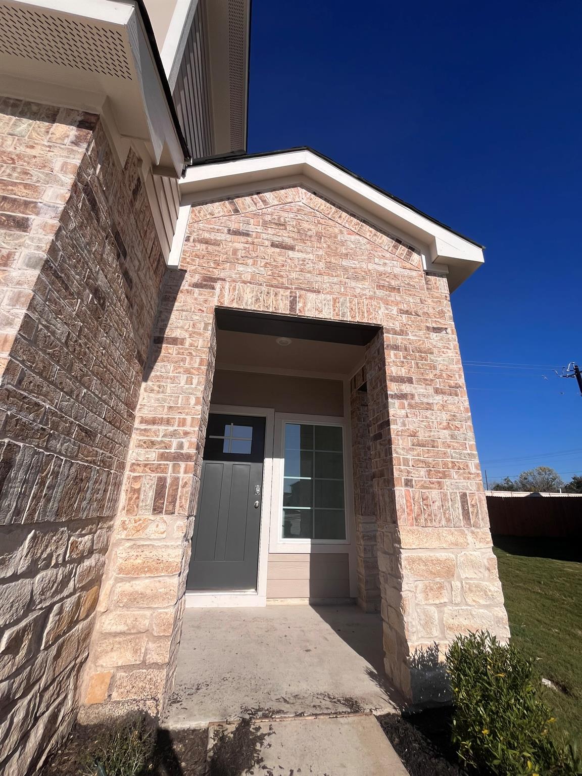 417 Lake Sweetwater LN — photo 3