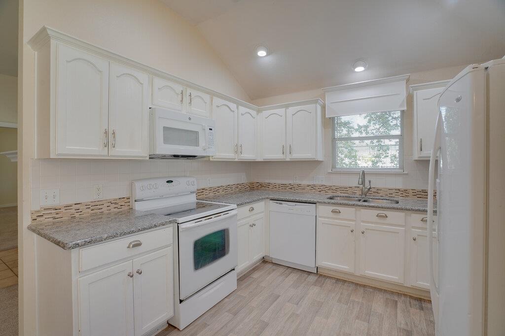 402 Hickory Tree DR — photo 4