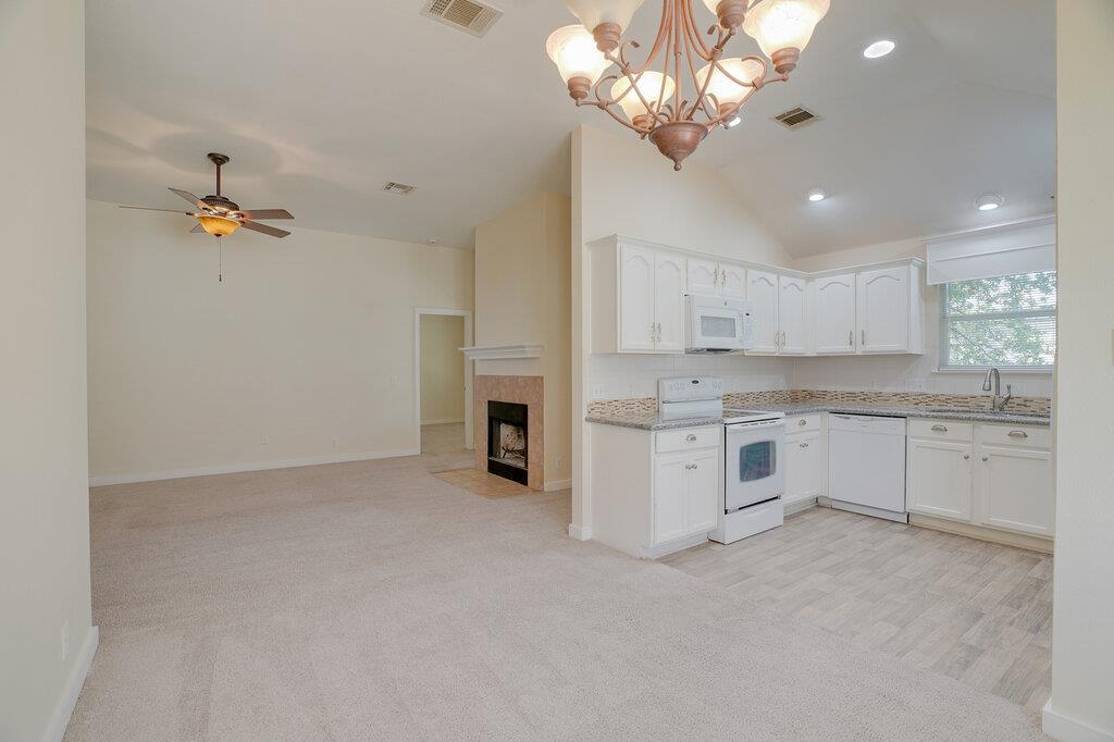 402 Hickory Tree DR — photo 5