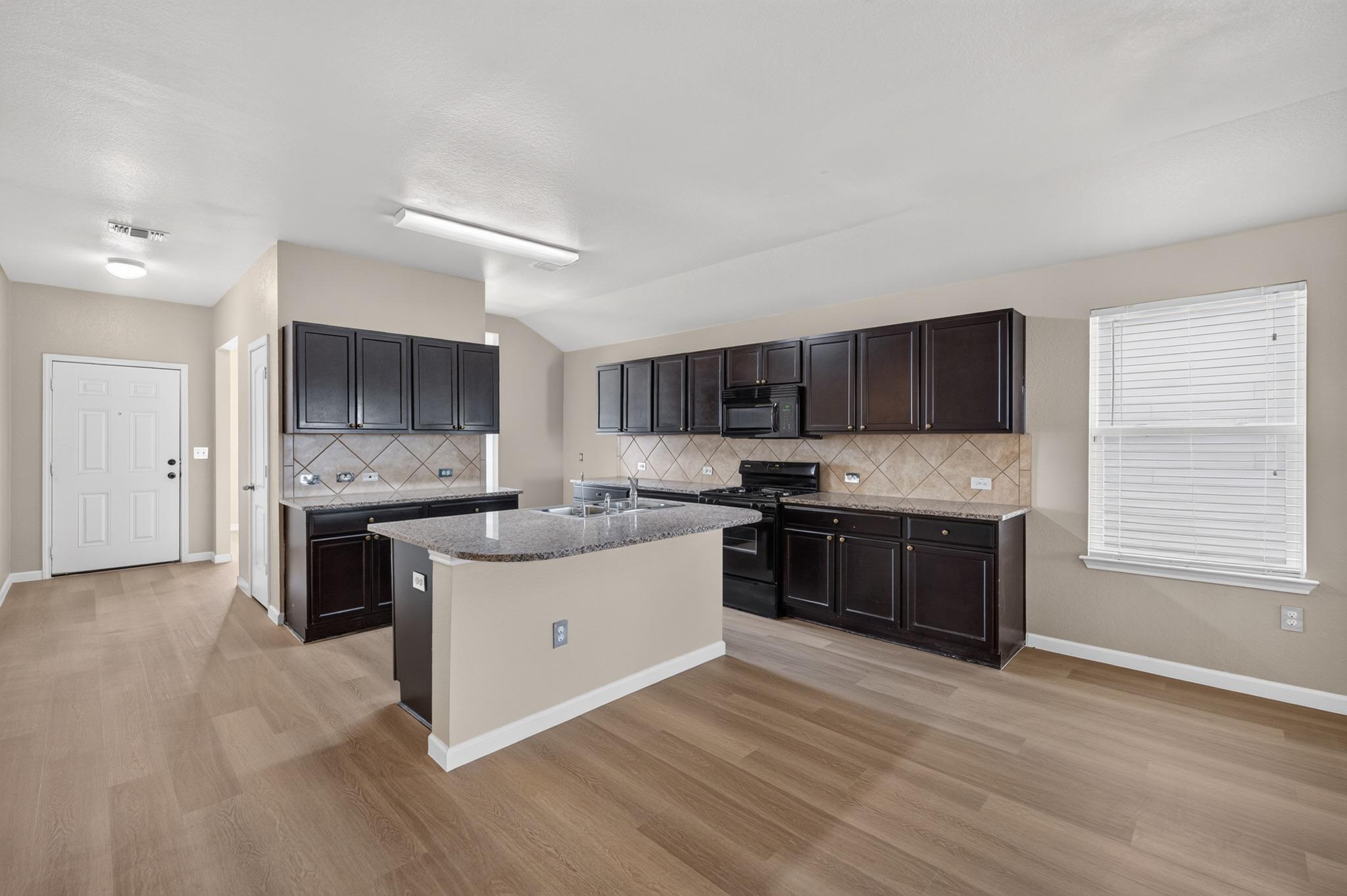 19021 Great Falls DR — photo 4