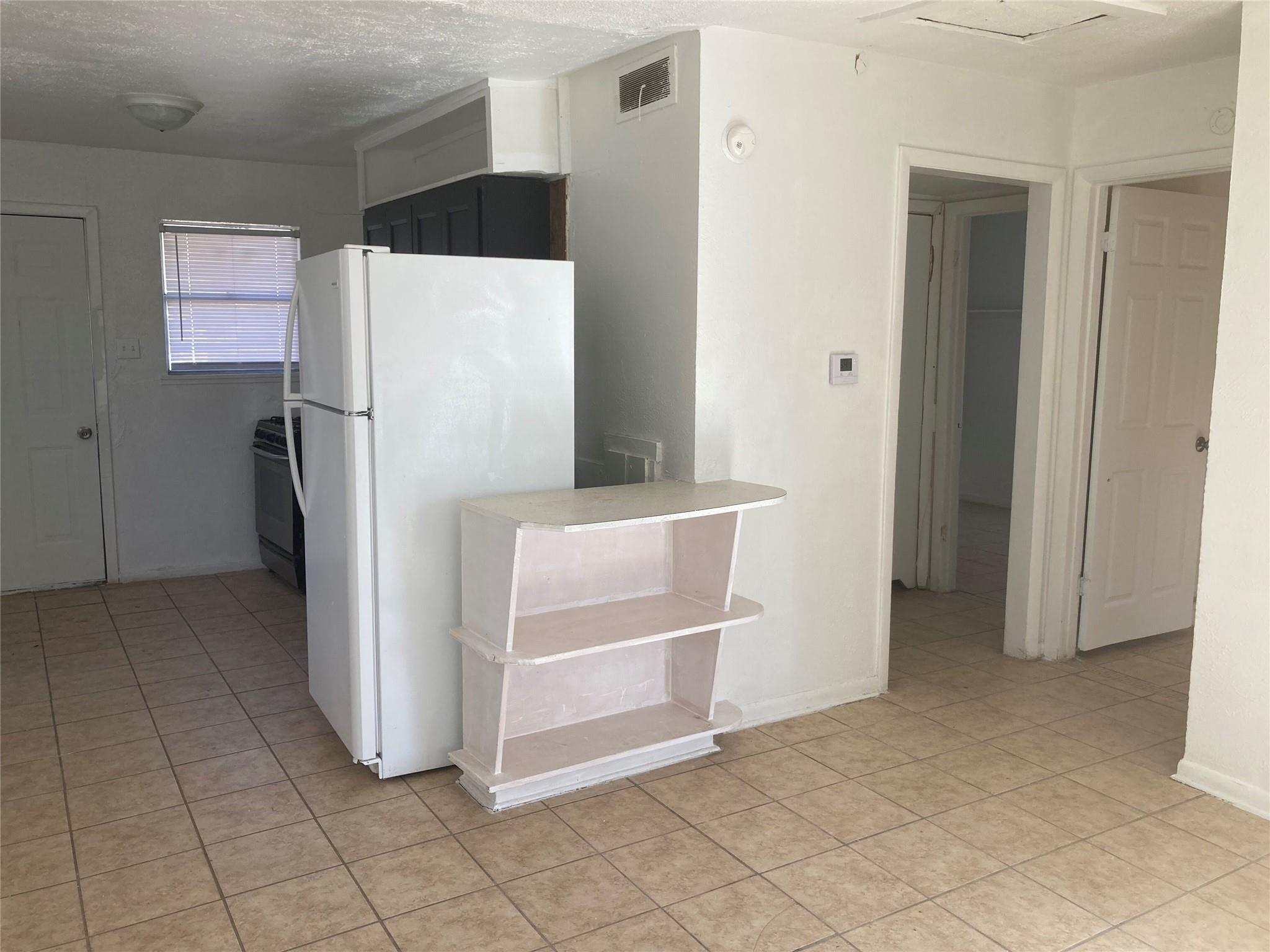 205 Hoover Ave — photo 3