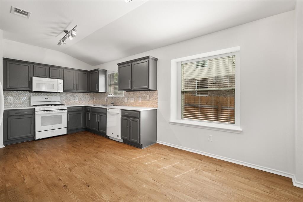 1416 Fort Lloyd PL — photo 4