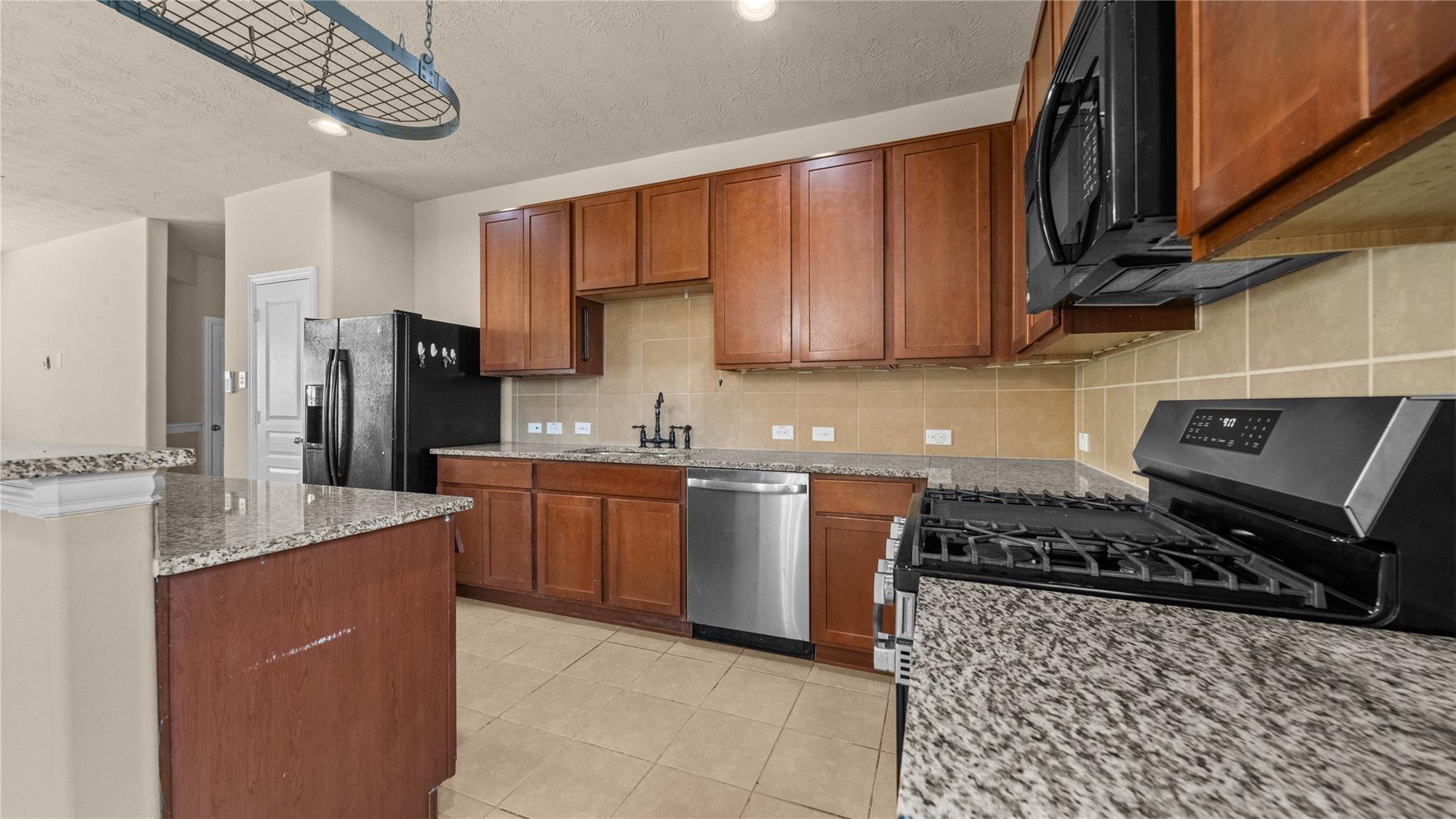 2237 Onyx CT — photo 4