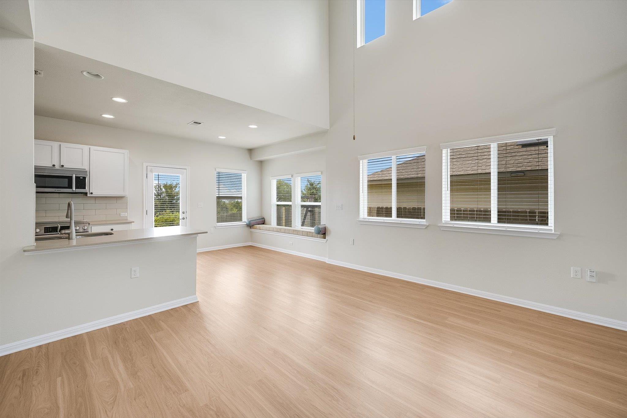 16309 Fetching Ave — photo 3