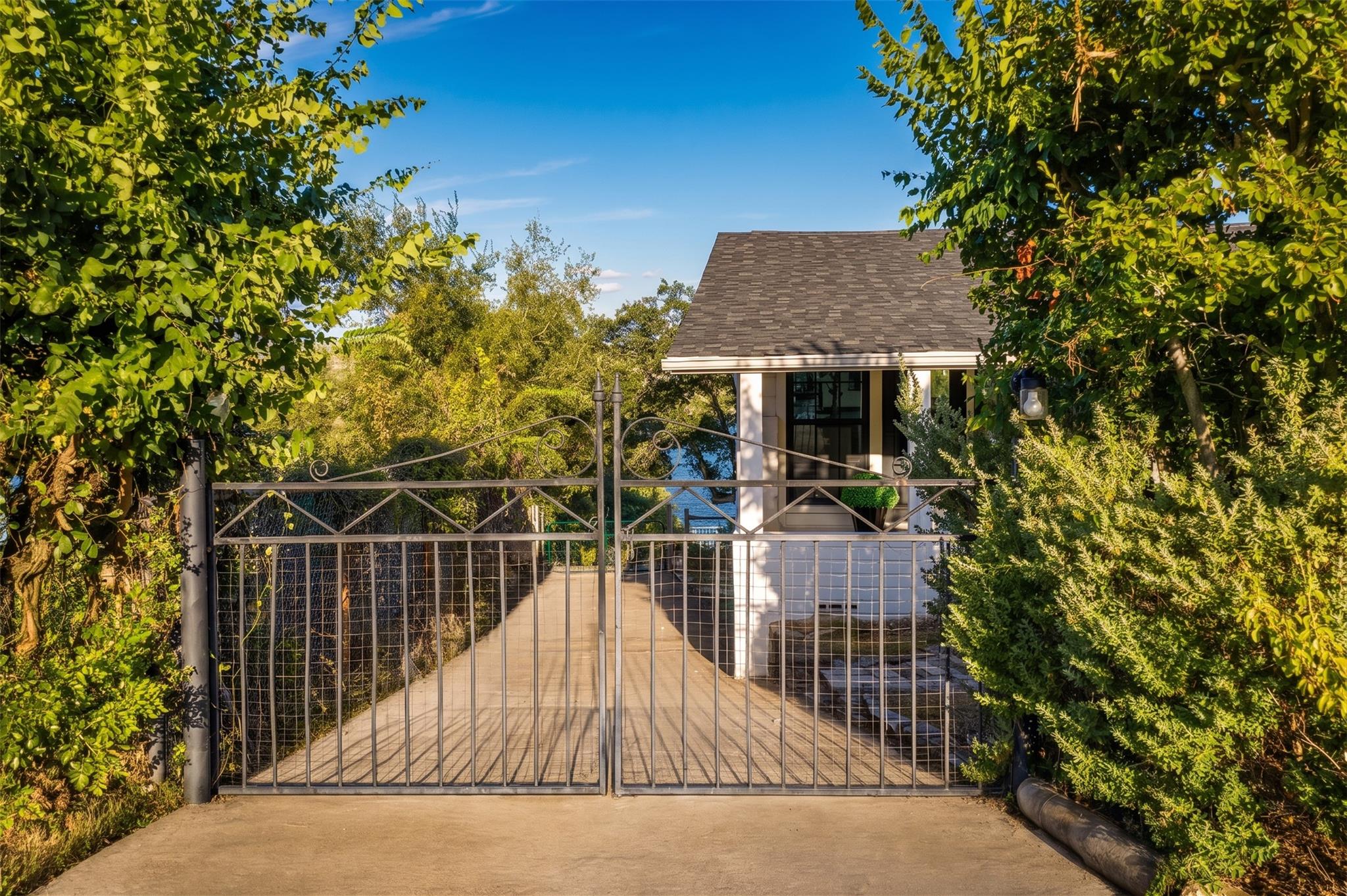 1201 Lake Shore DR — photo 3