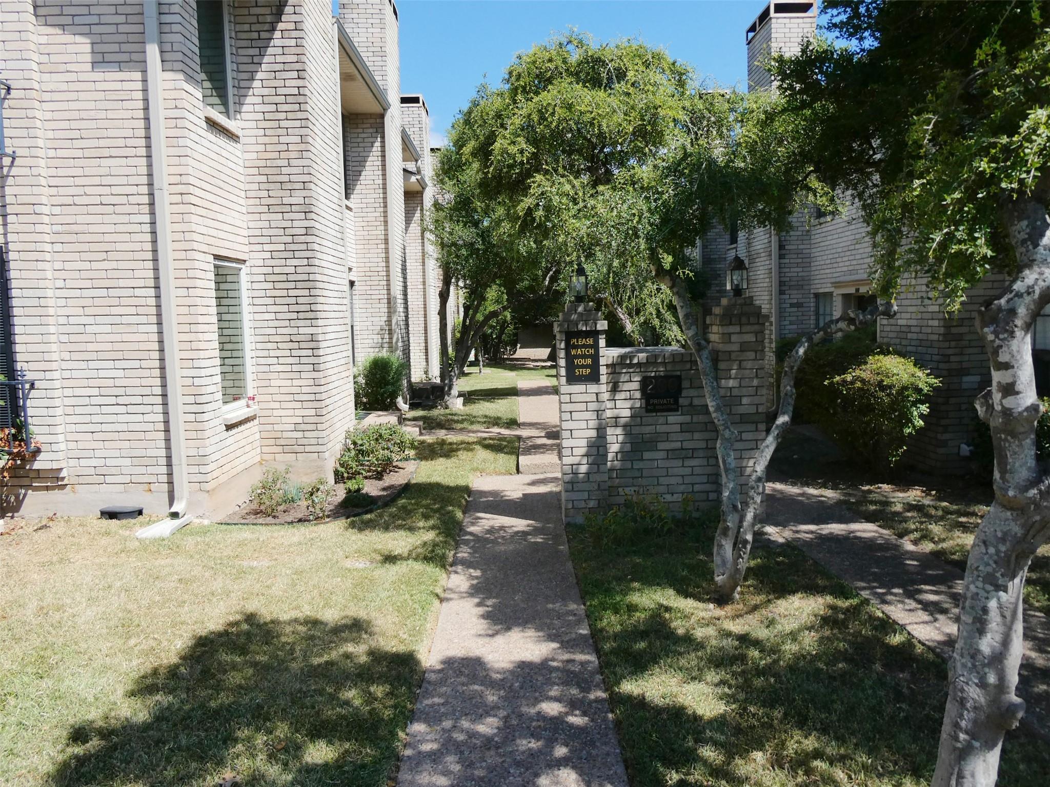 8400 JAMESTOWN DR