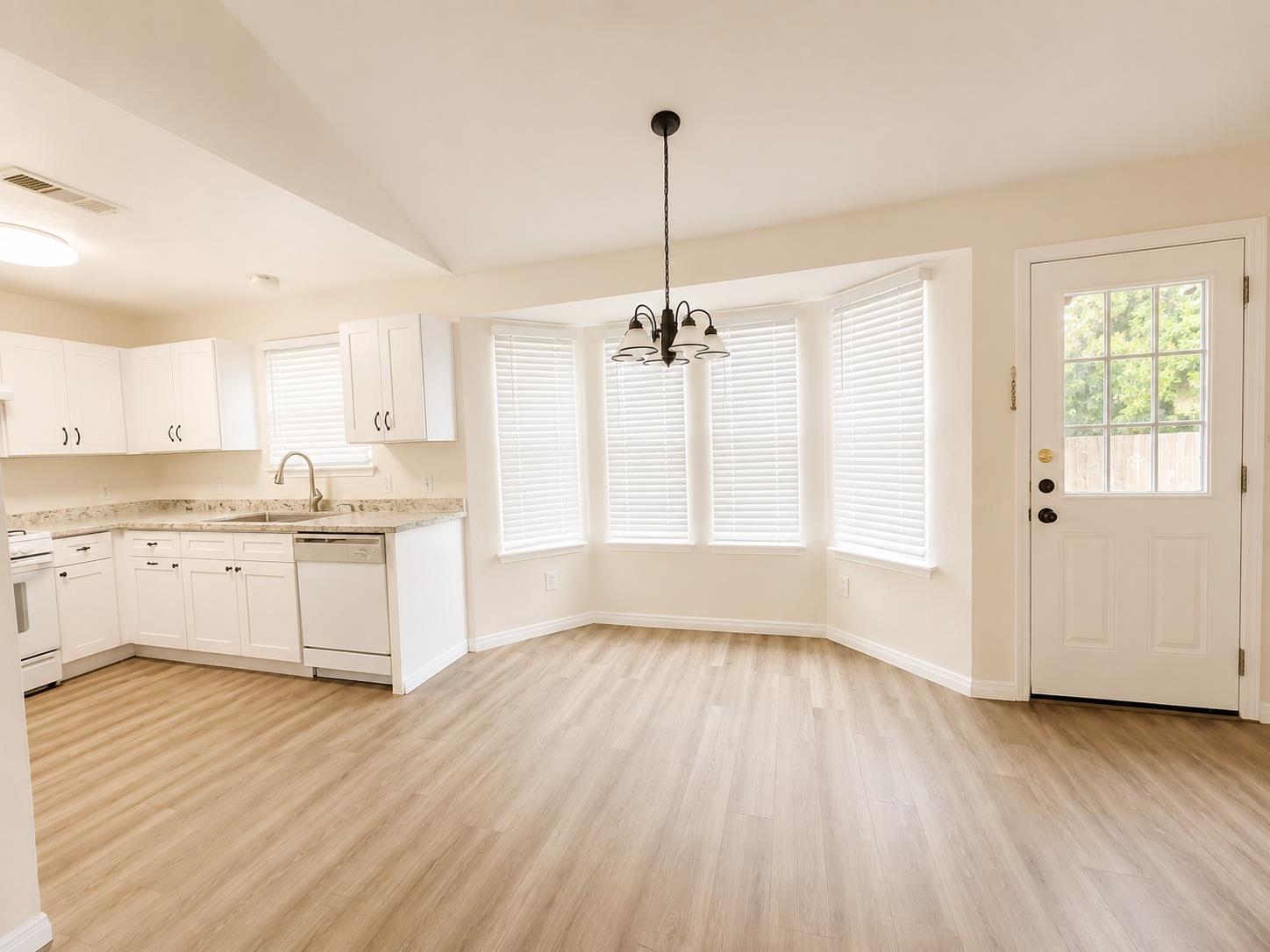 501 Amaryllis Ave — photo 3