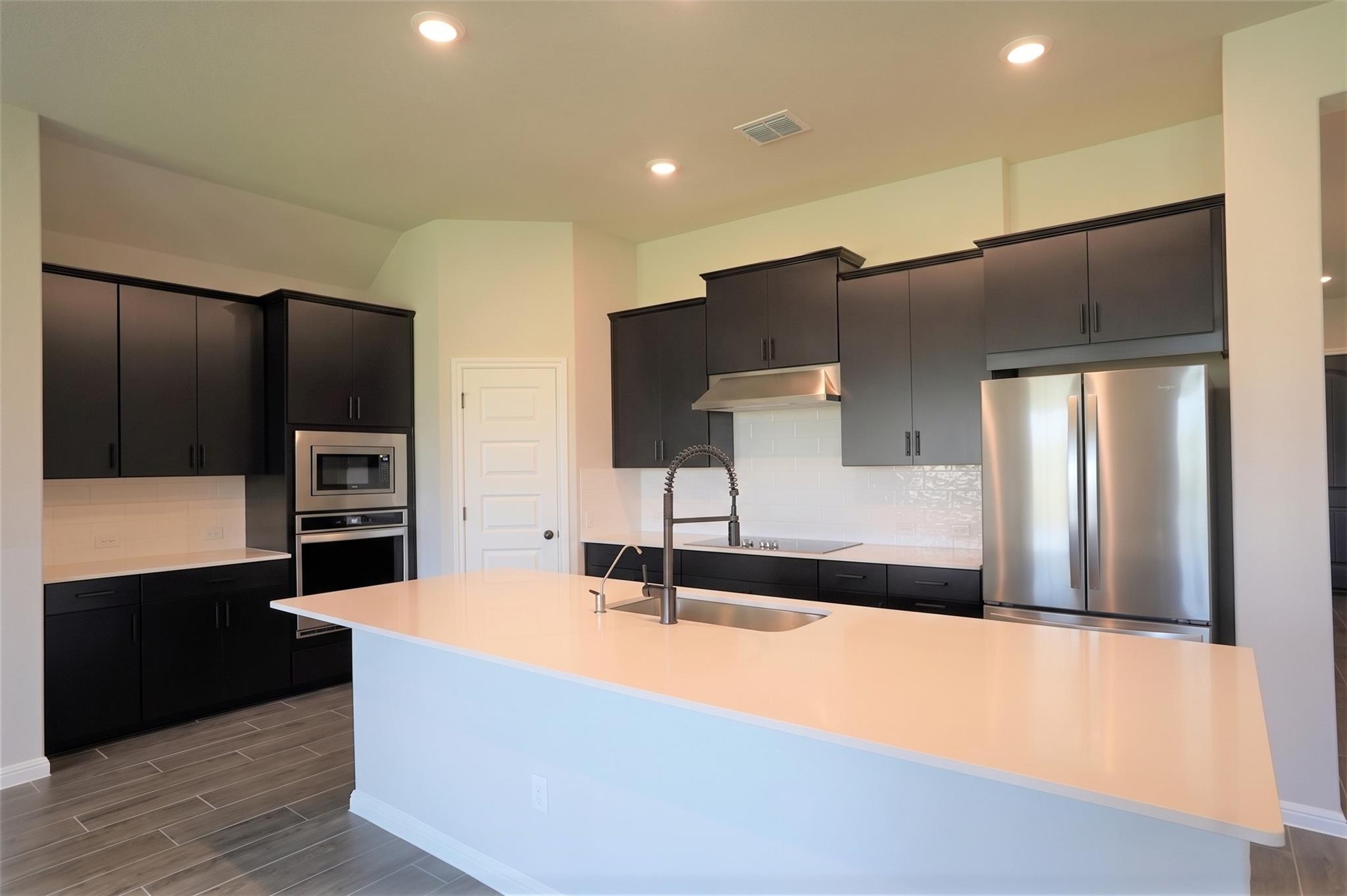 303 Bear Oak ST — photo 3