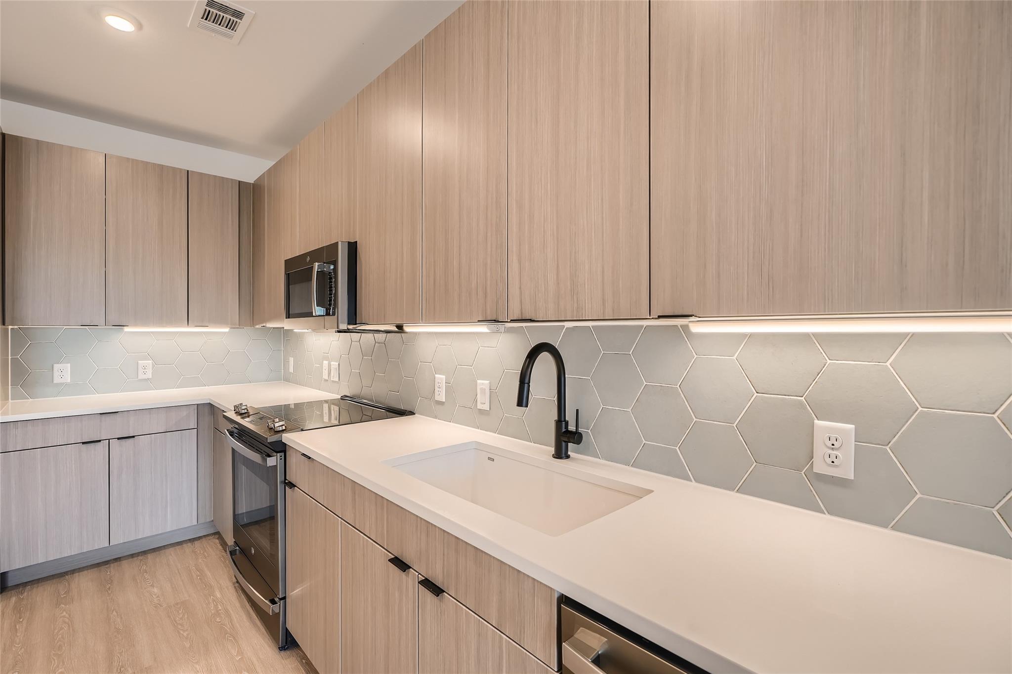 4802 Congress Ave #409 — photo 4