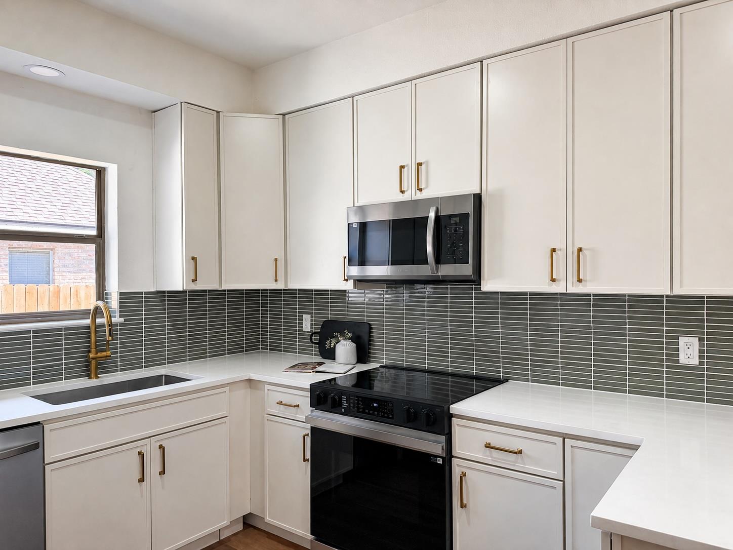 1605 Century Oaks DR — photo 3