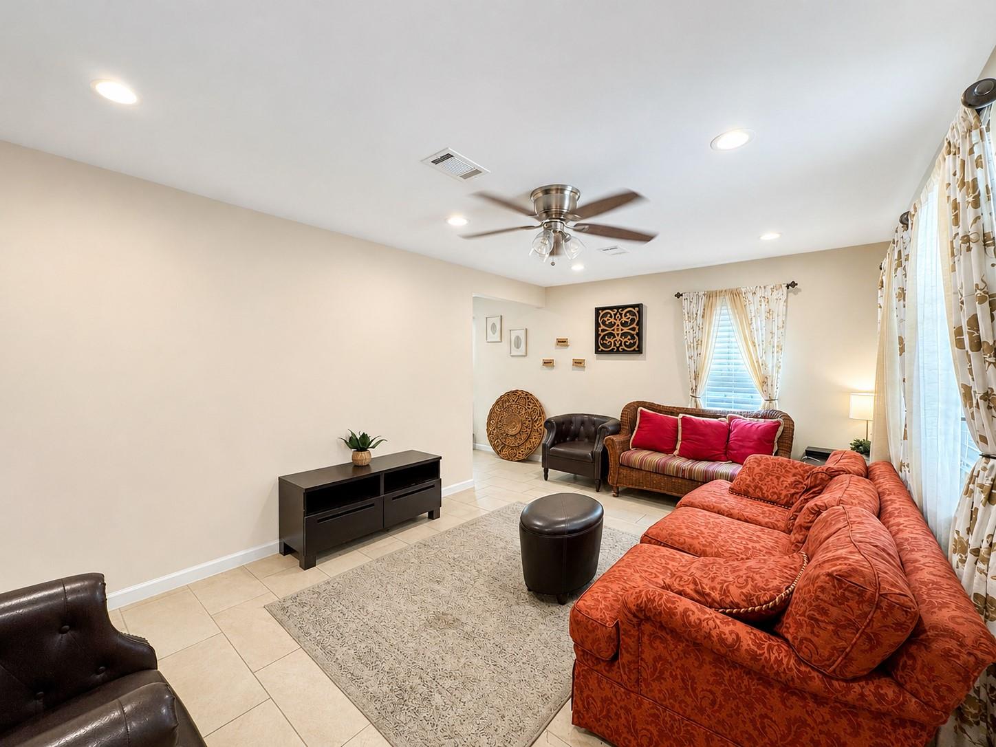 6711 Cruz ST — photo 3