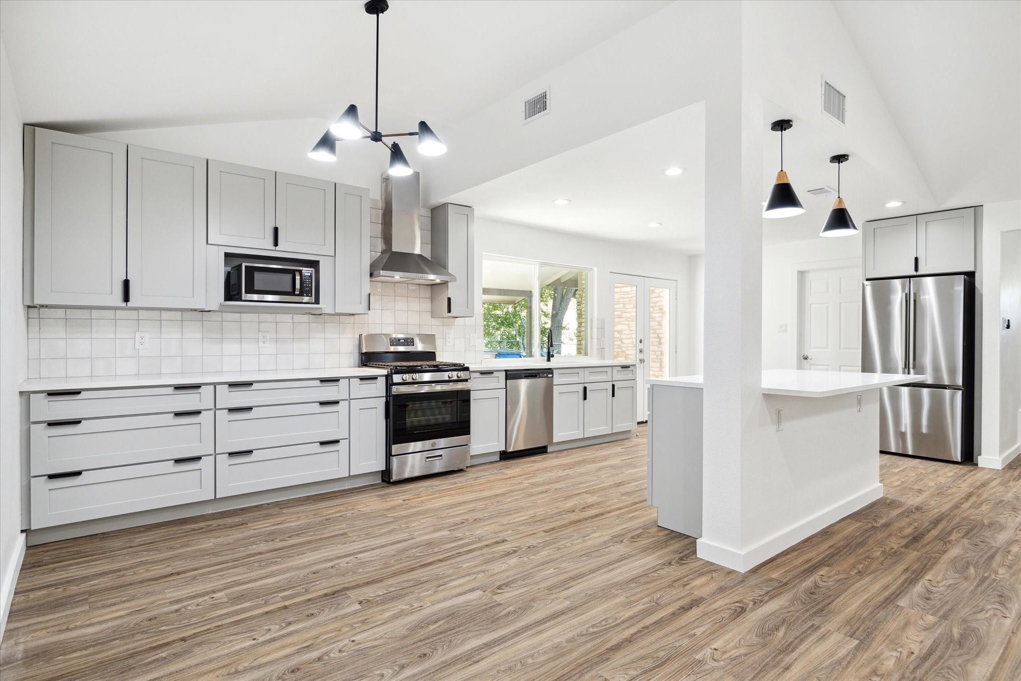 1311 Warrington DR — photo 4