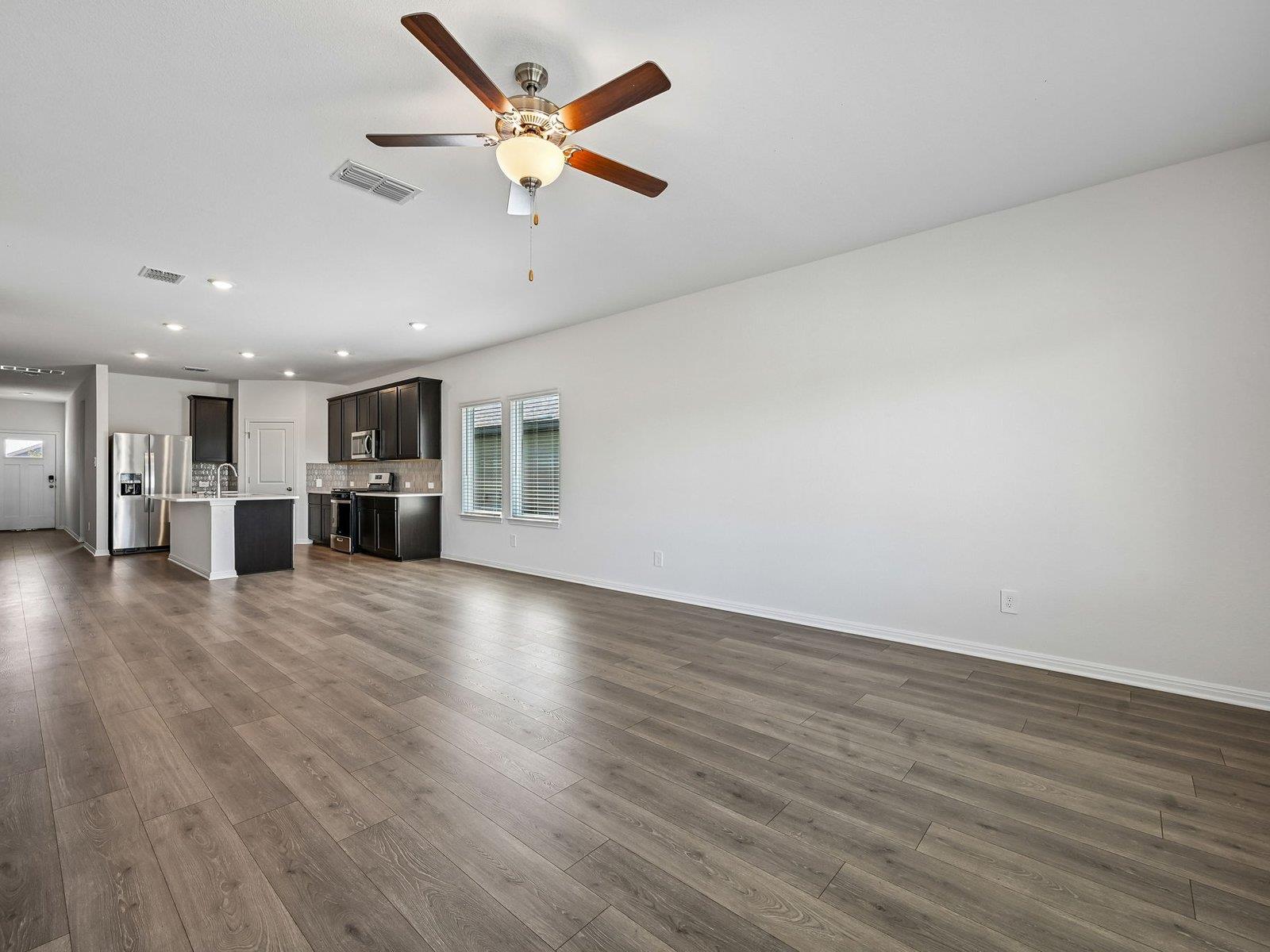 112 Woodbrook DR — photo 3