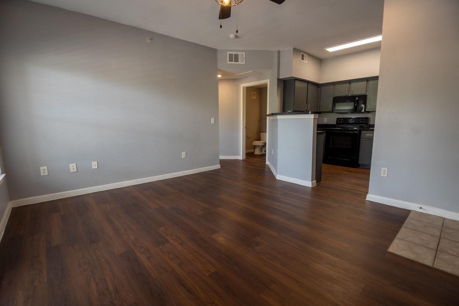2320 Gracy Farms LN #821 — photo 3