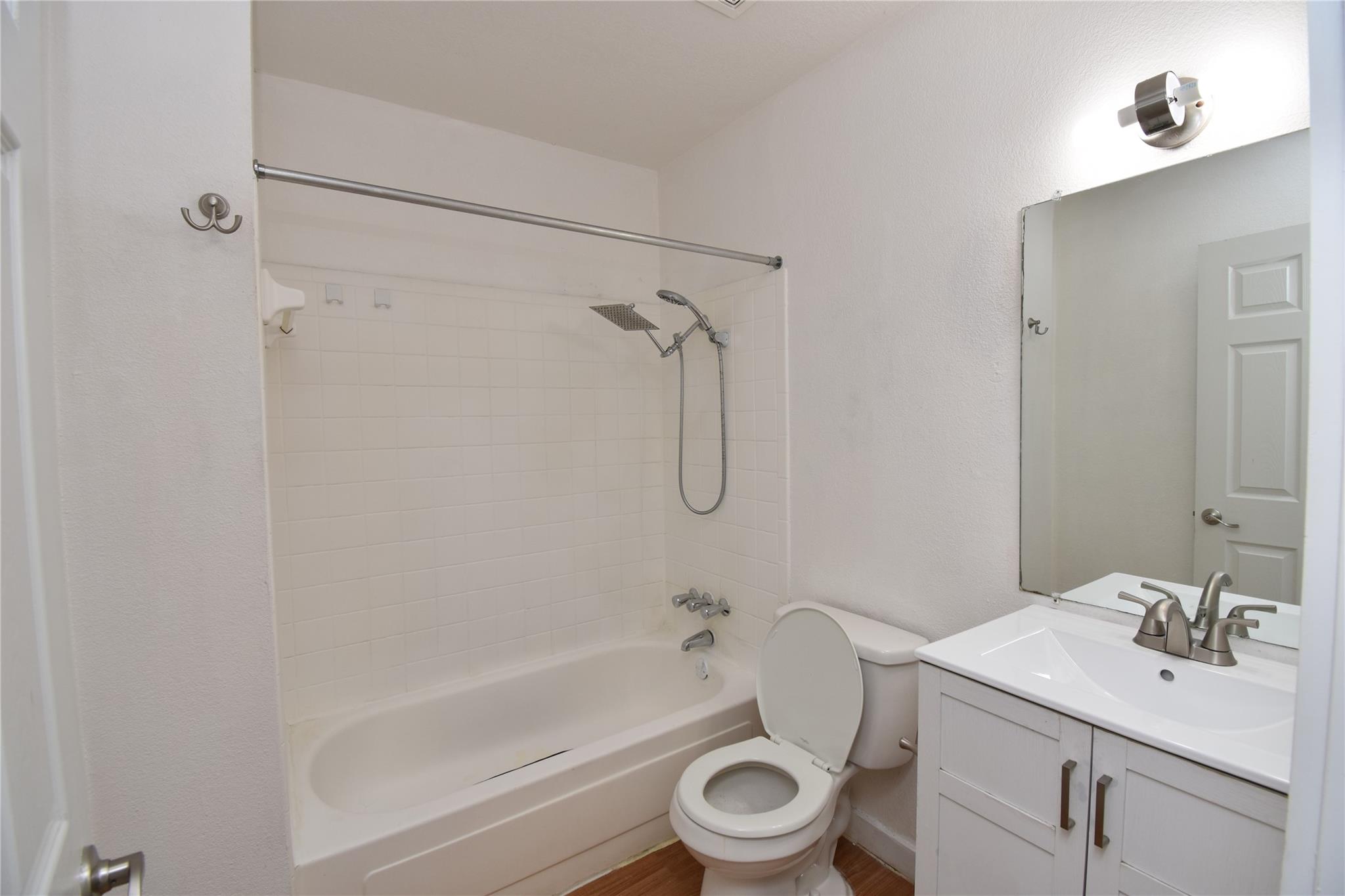 300 Croslin ST #114 — photo 4
