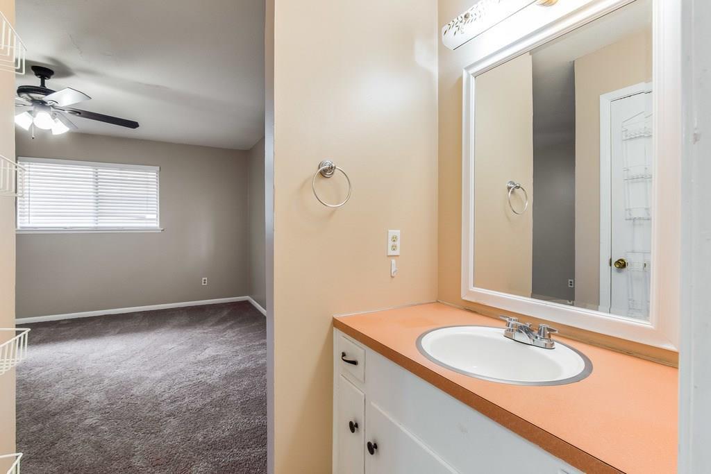2802 ST EDWARDS CIR #B — photo 3