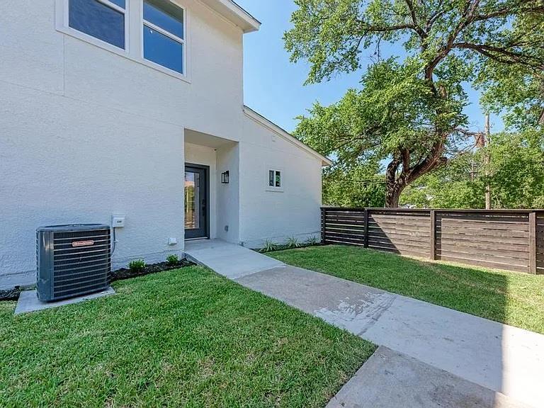 201 W MOCKINGBIRD LN #1 — photo 3