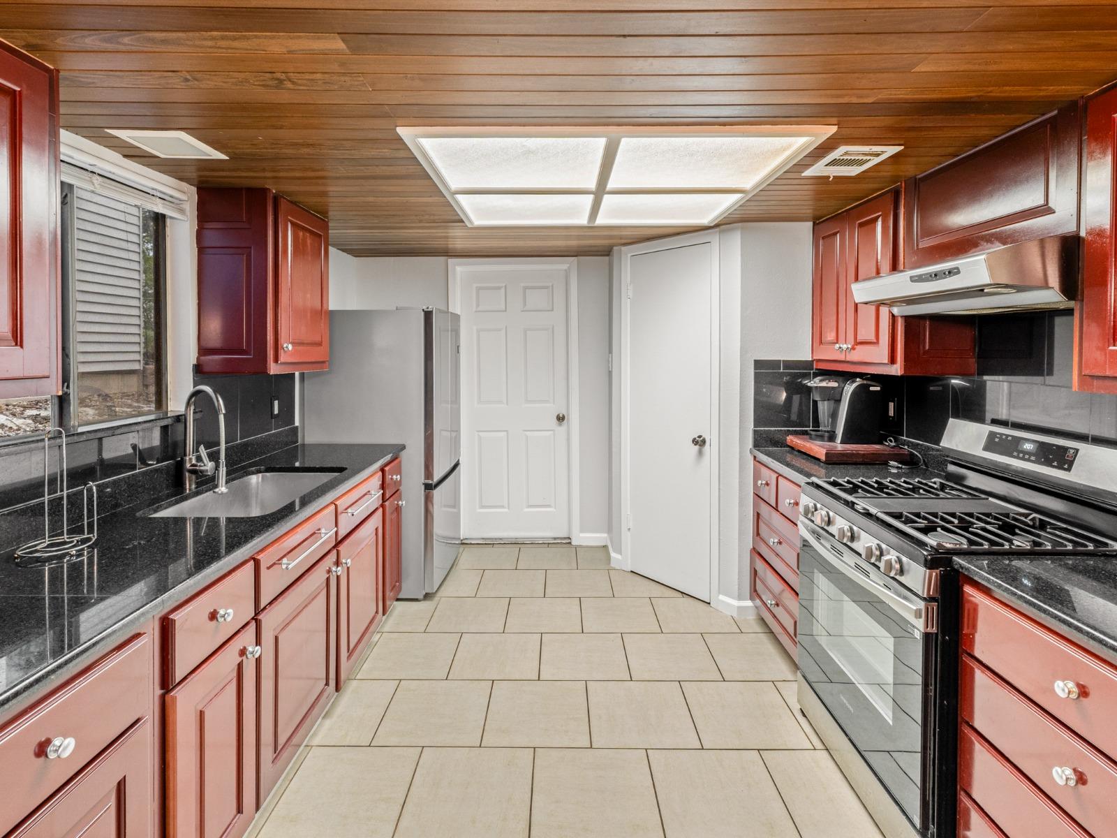 404 MULBERRY DR — photo 4